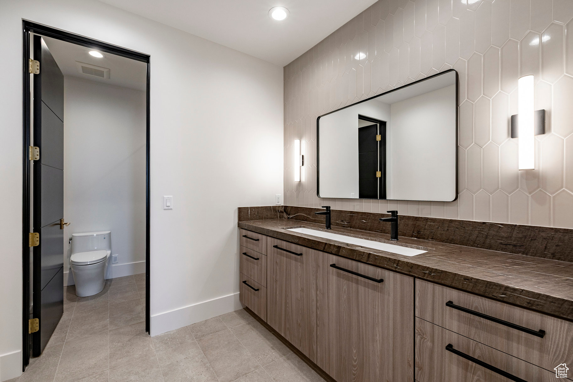 main property photo 78
