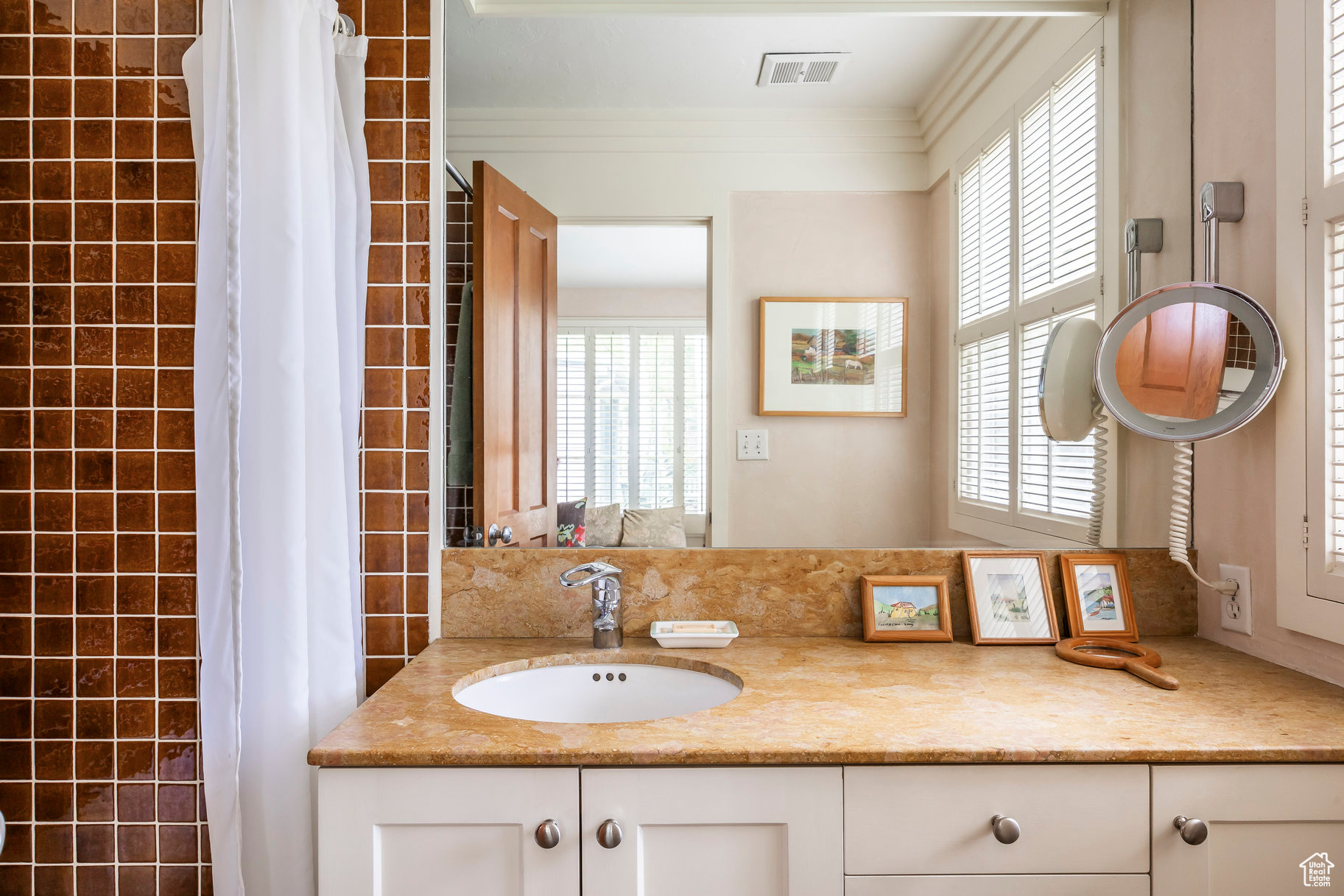 property viewer photo 23
