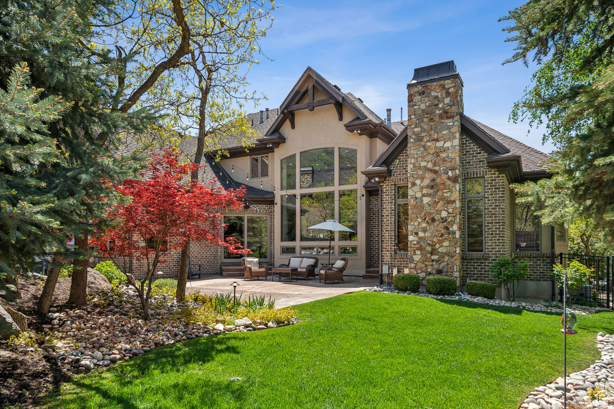 main property photo 11