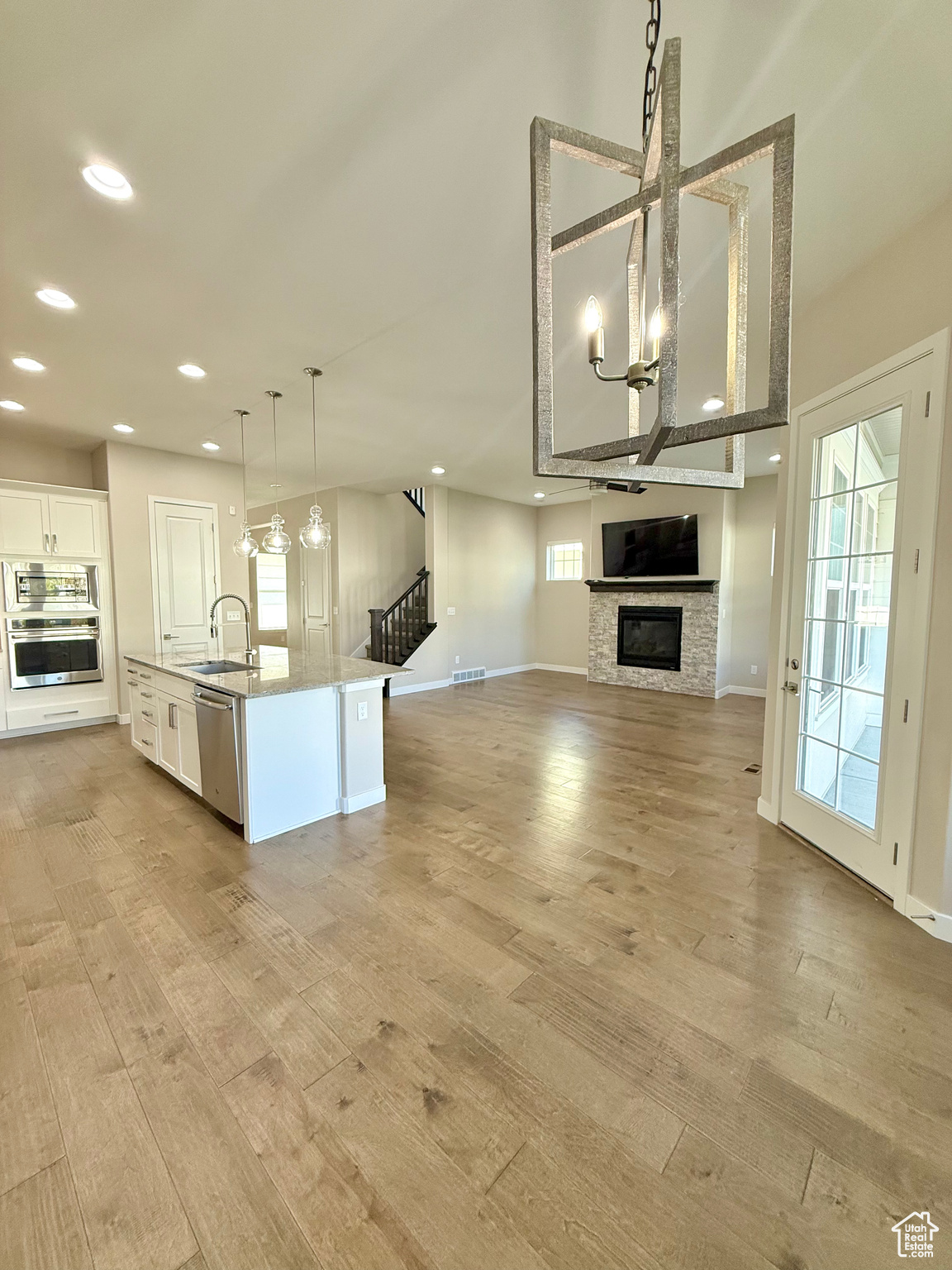 property viewer photo 23
