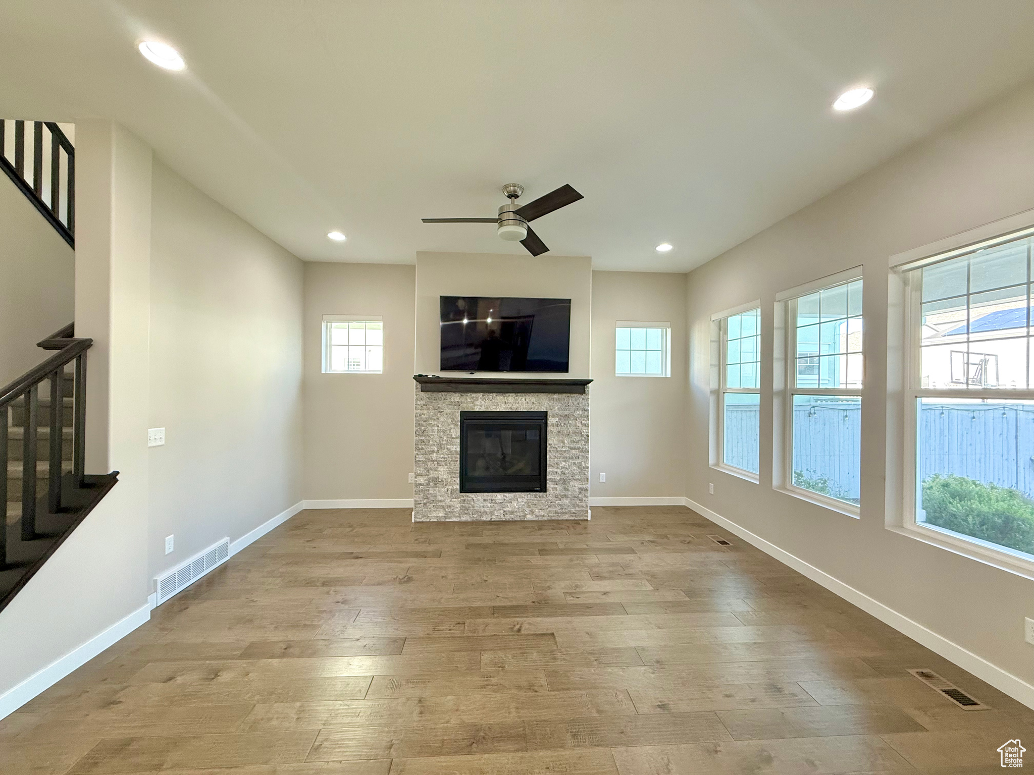 property viewer photo 25