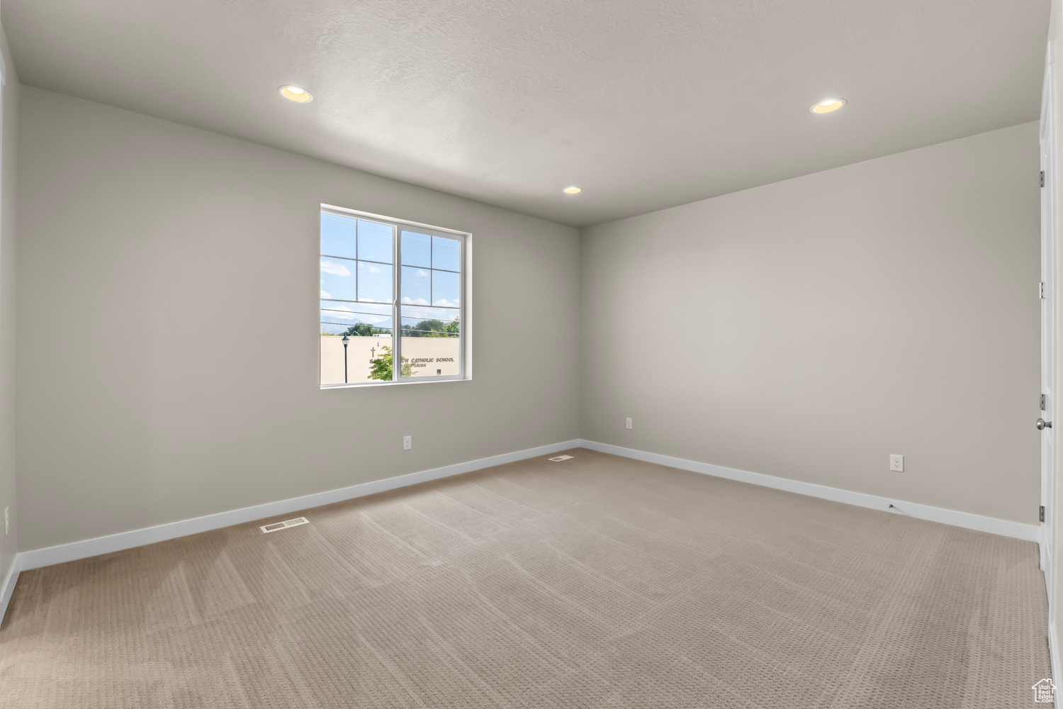 property viewer photo 15
