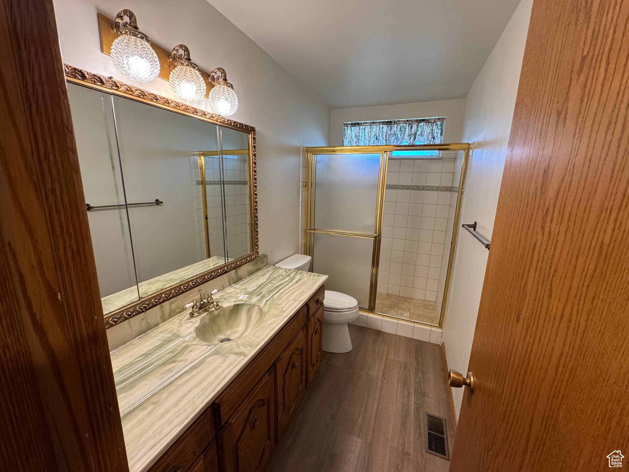 property viewer photo 24