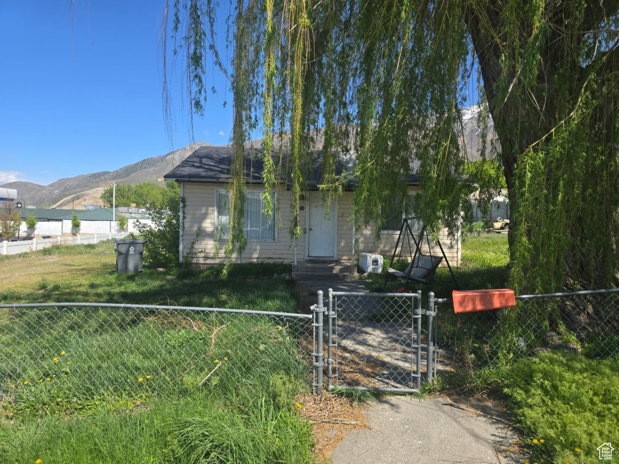 main property photo 30