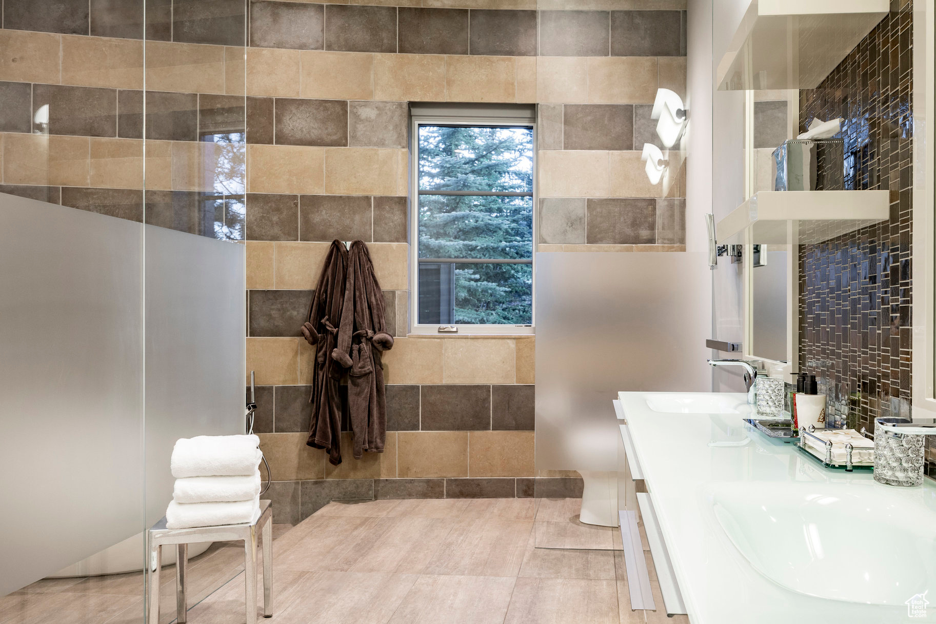 main property photo 70