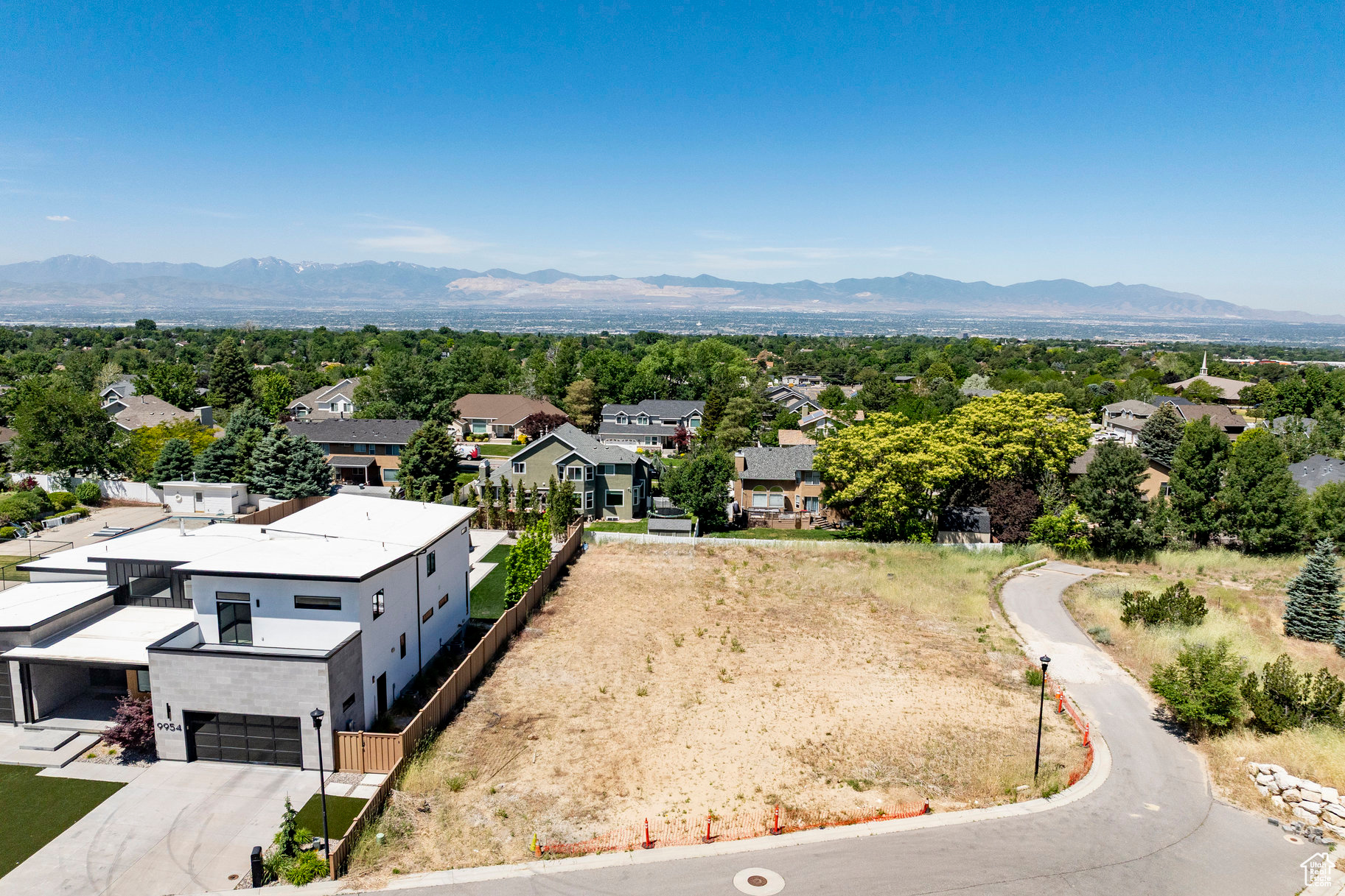 main property photo 11