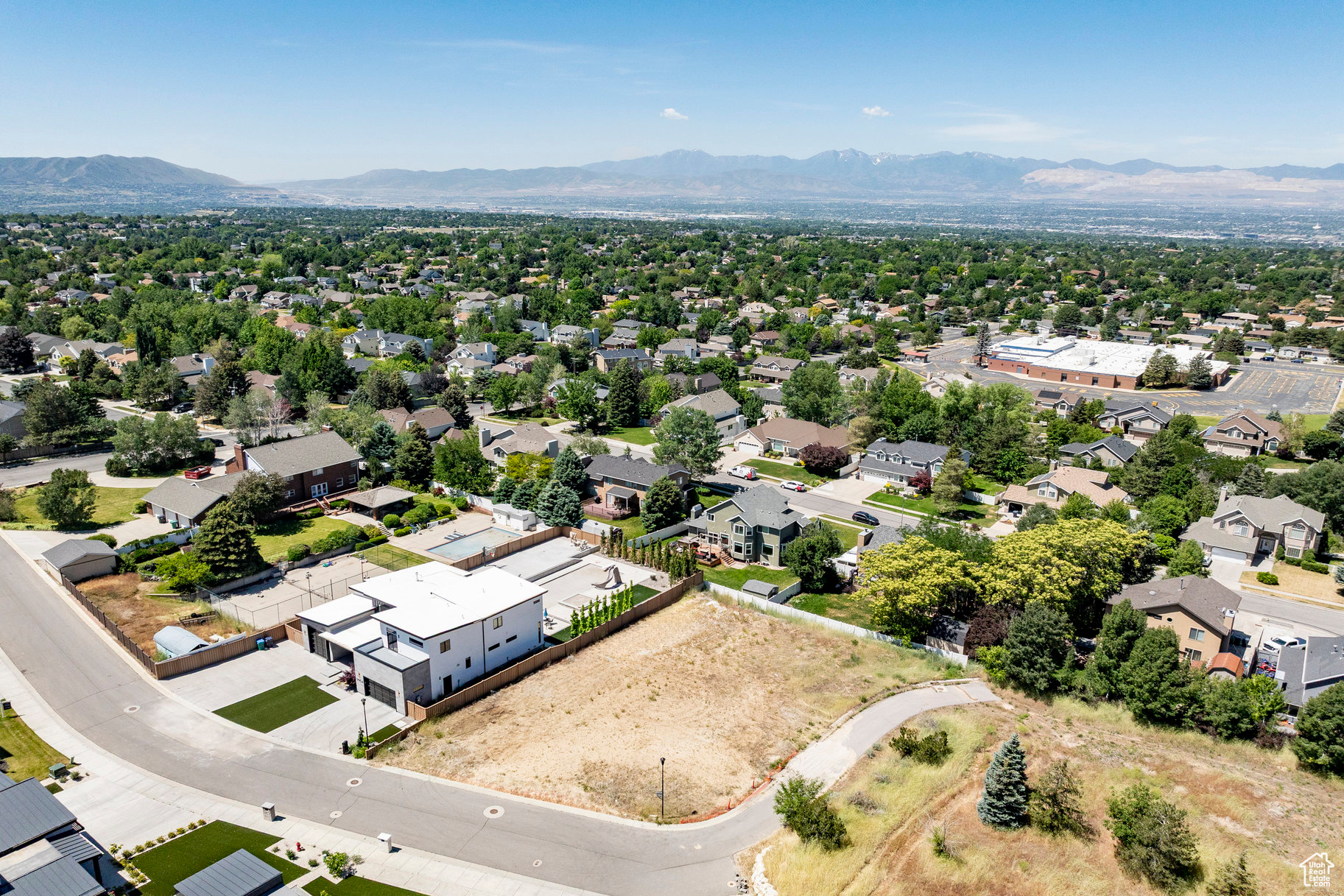 main property photo 8