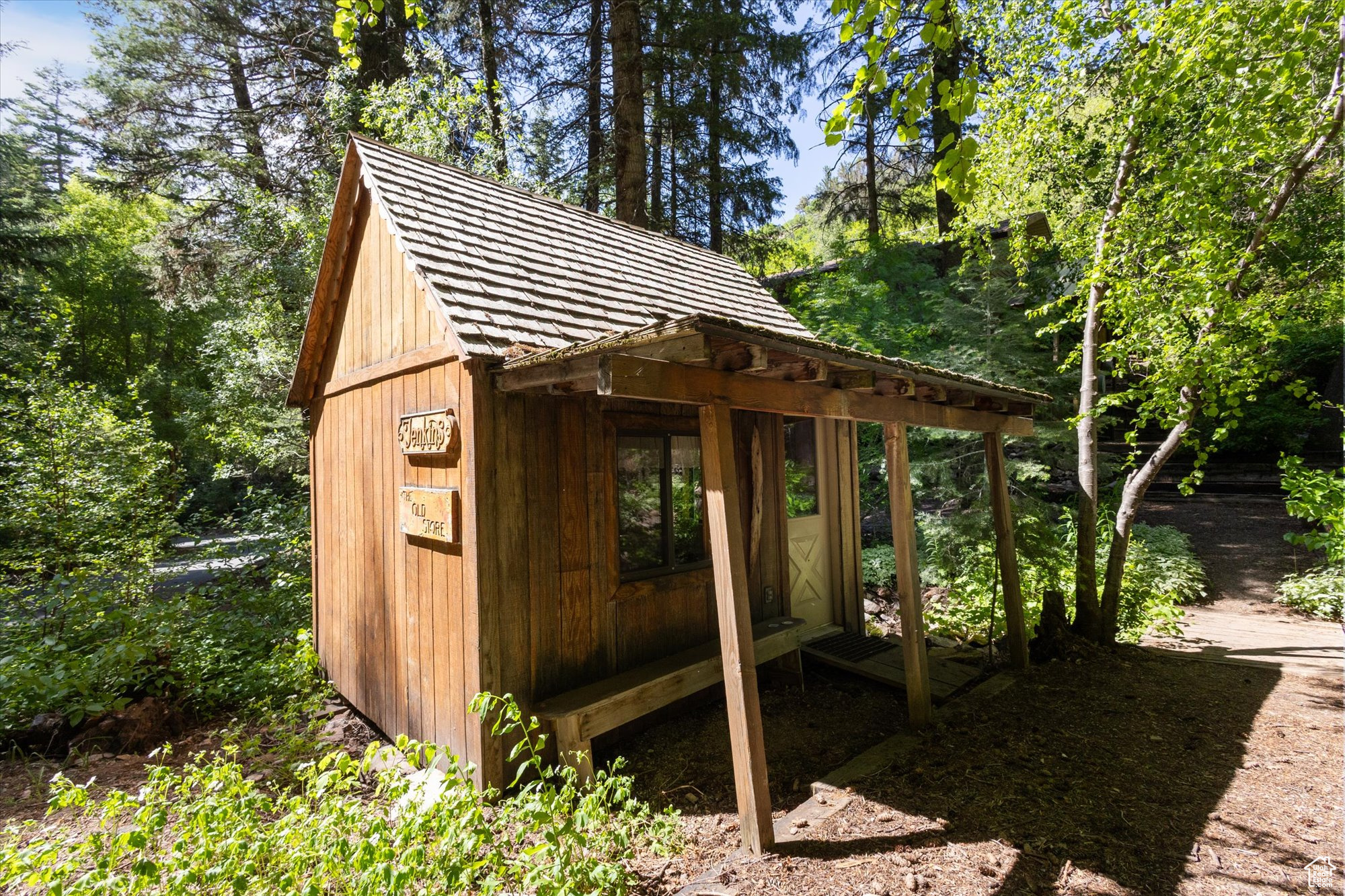 main property photo 22