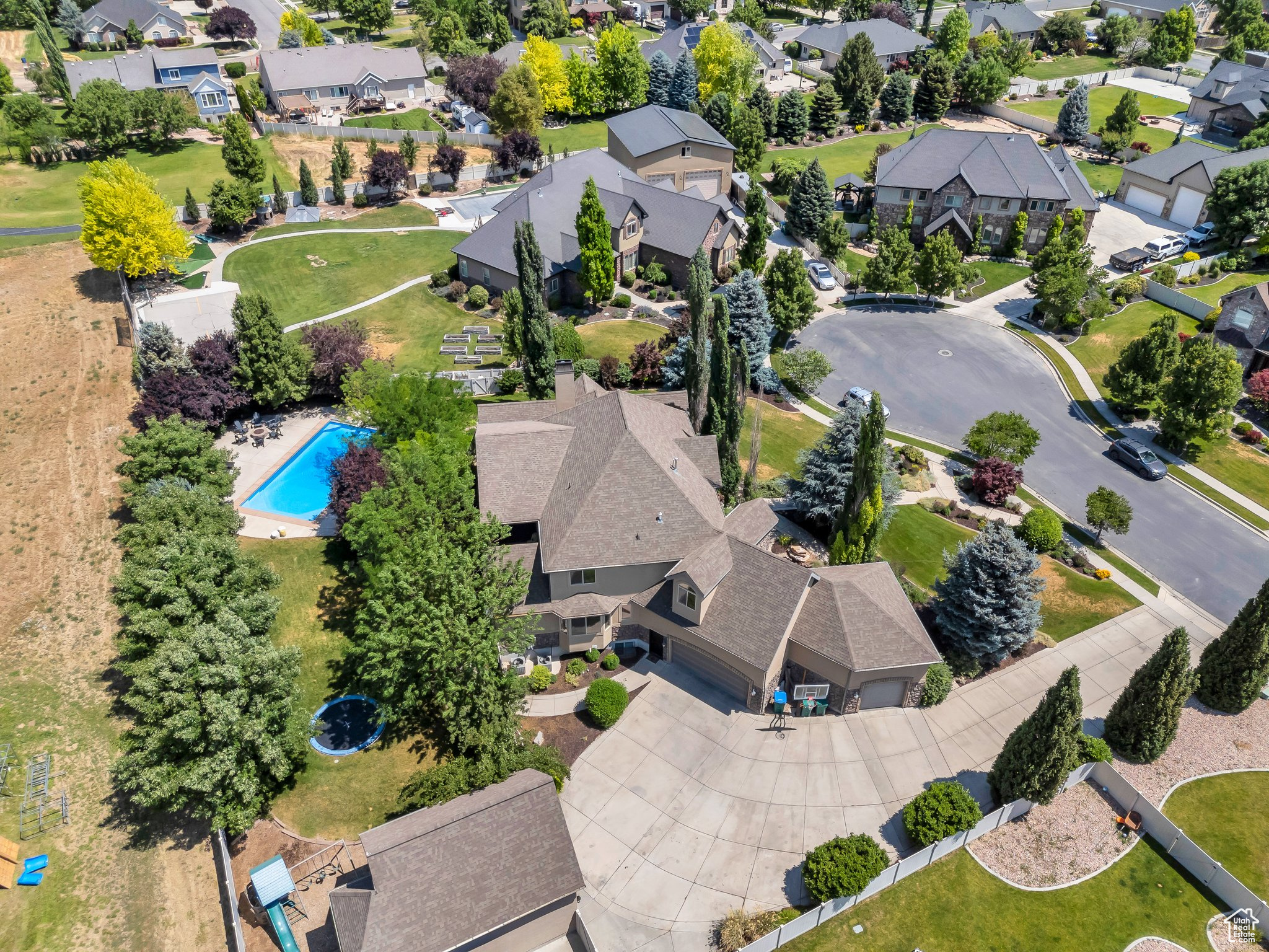 main property photo 10