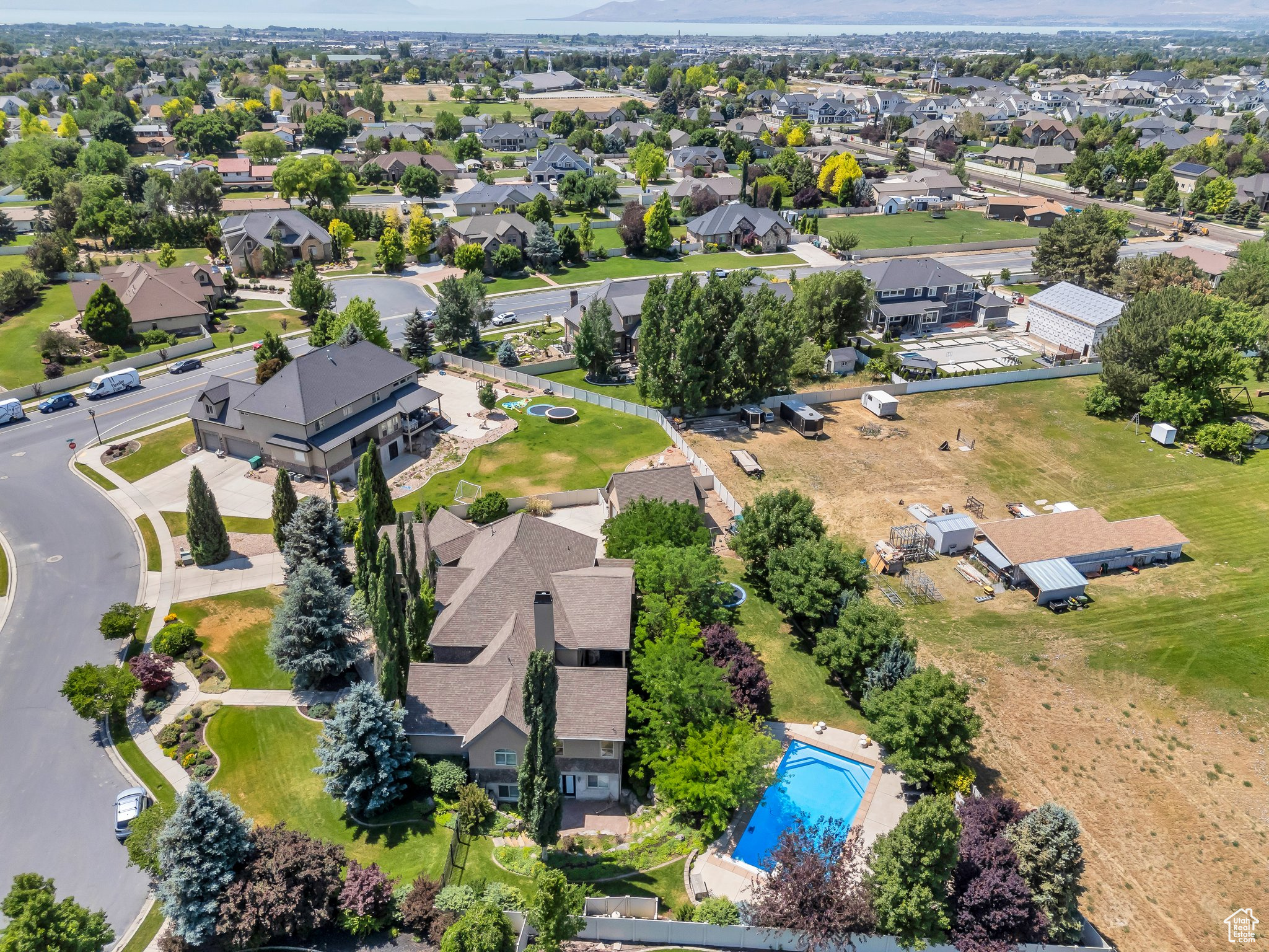 main property photo 76