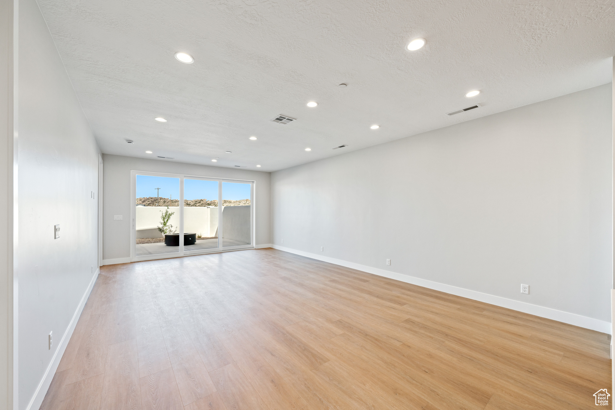 property viewer photo 2