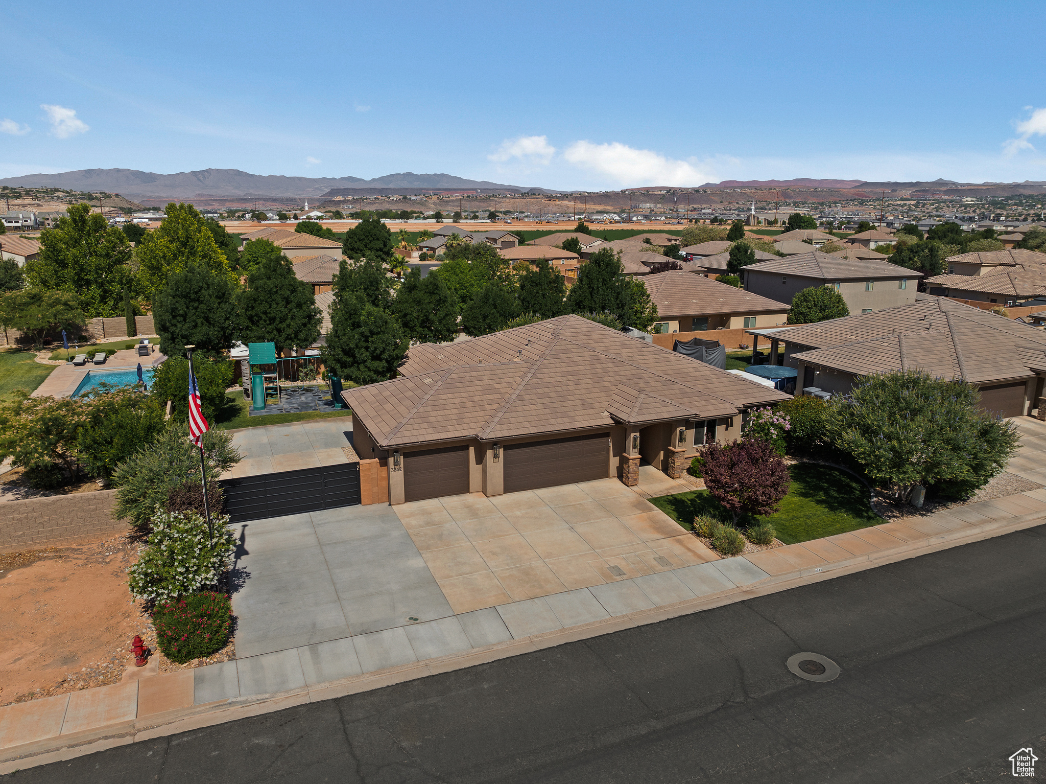 main property photo 28
