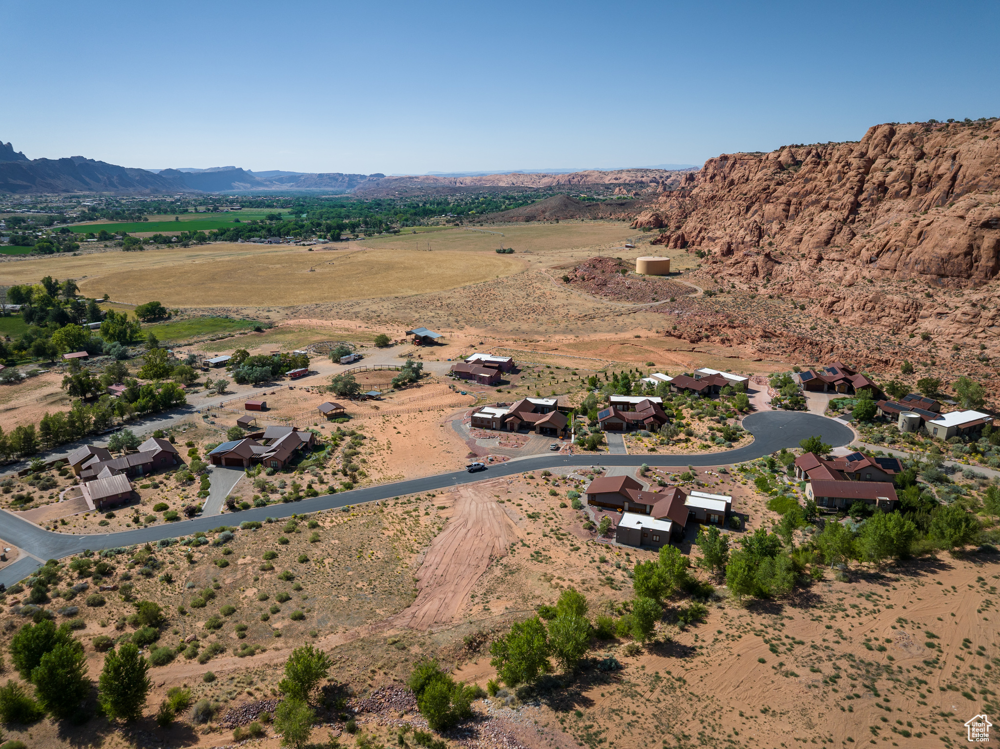 main property photo 8