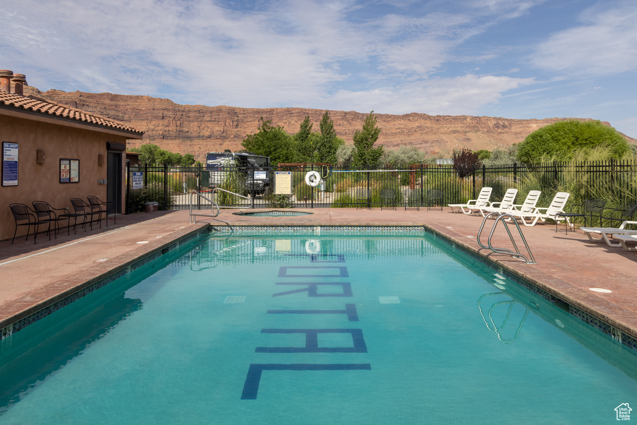 main property photo 40