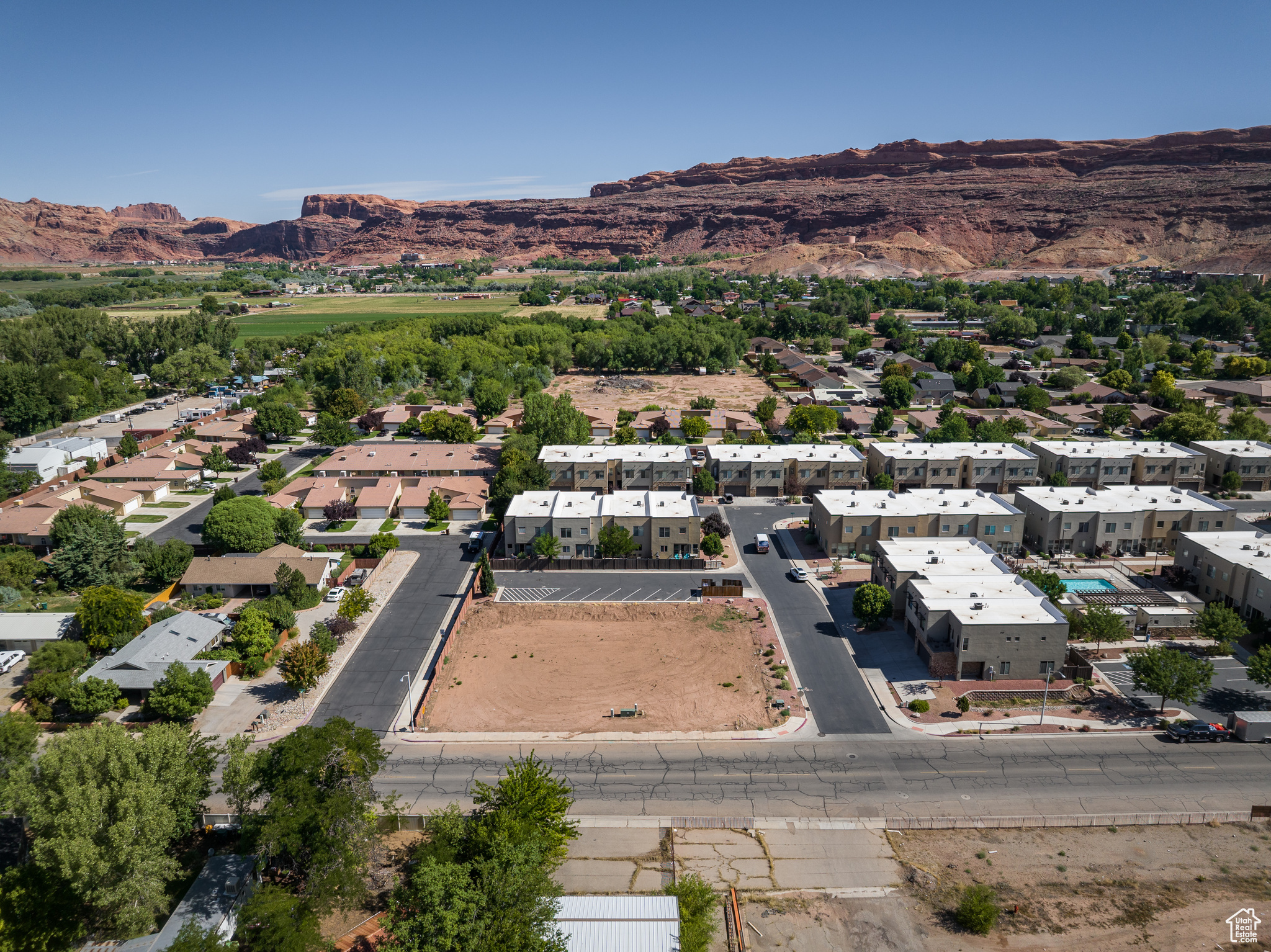 main property photo 16