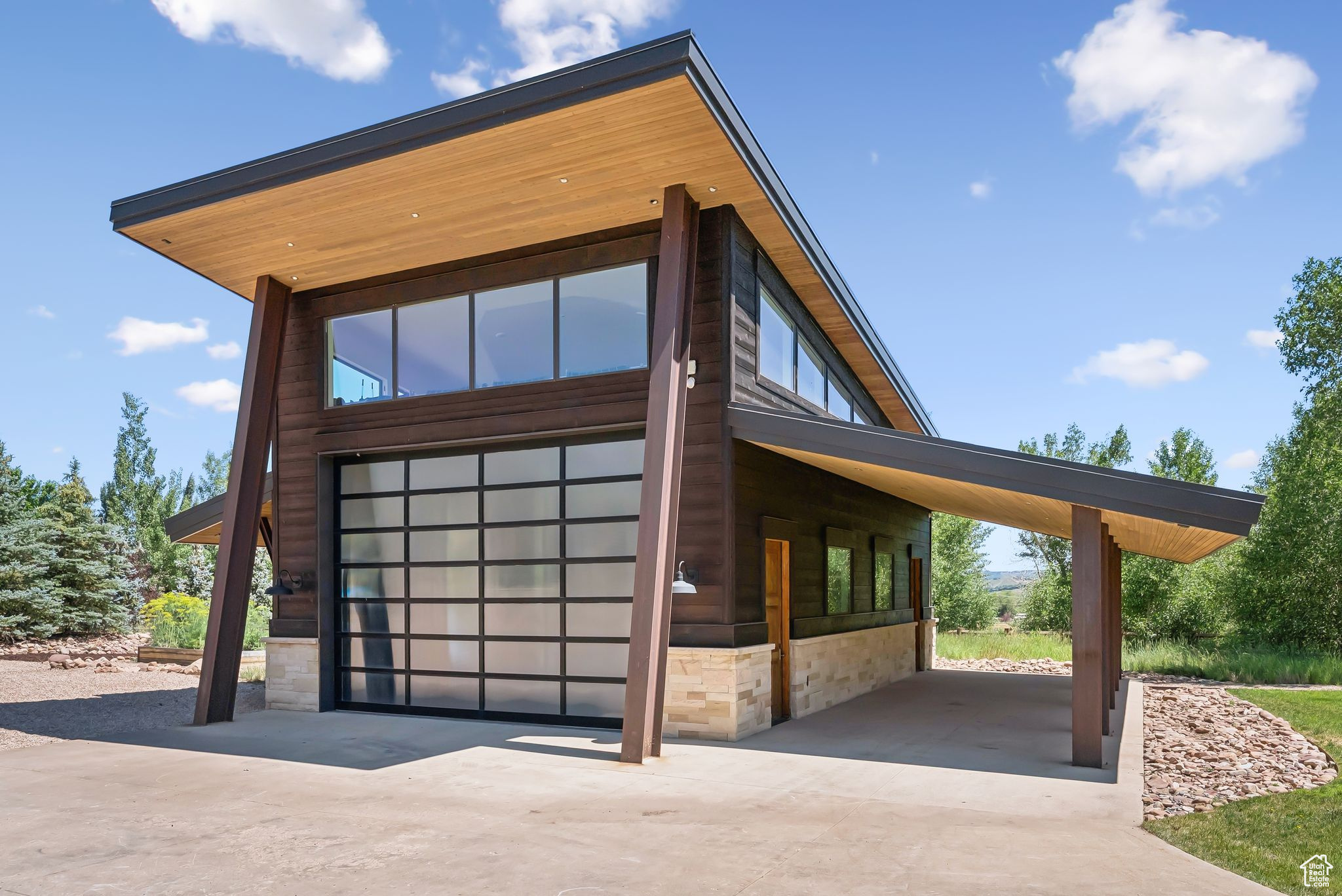 main property photo 77