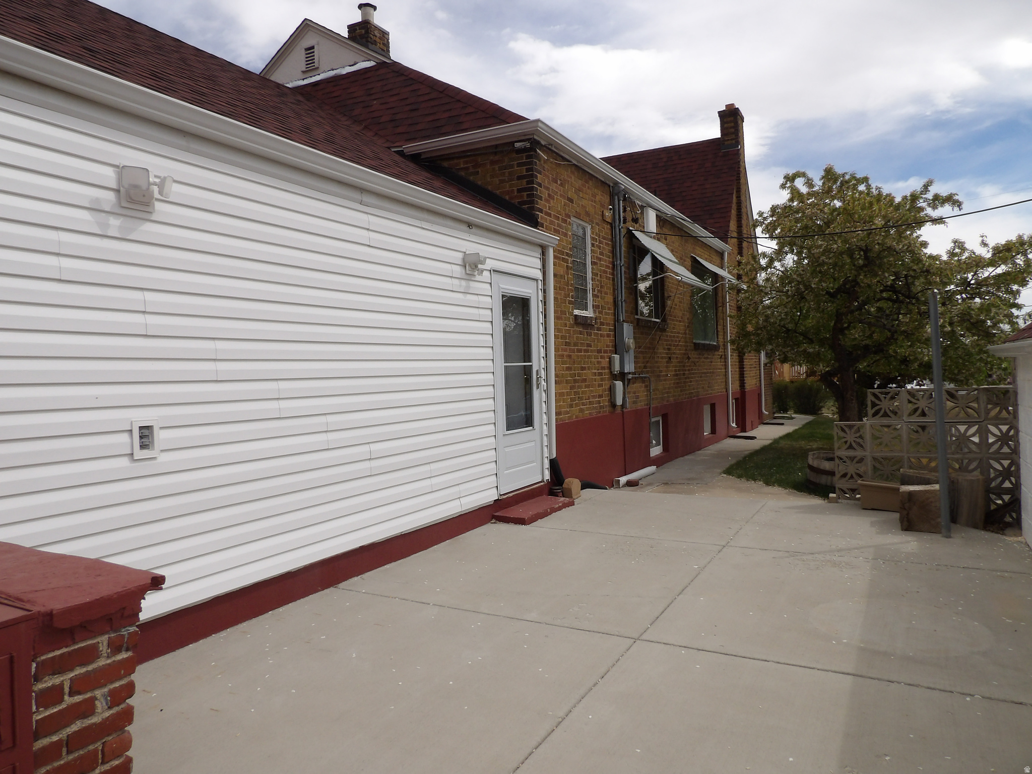 main property photo 45