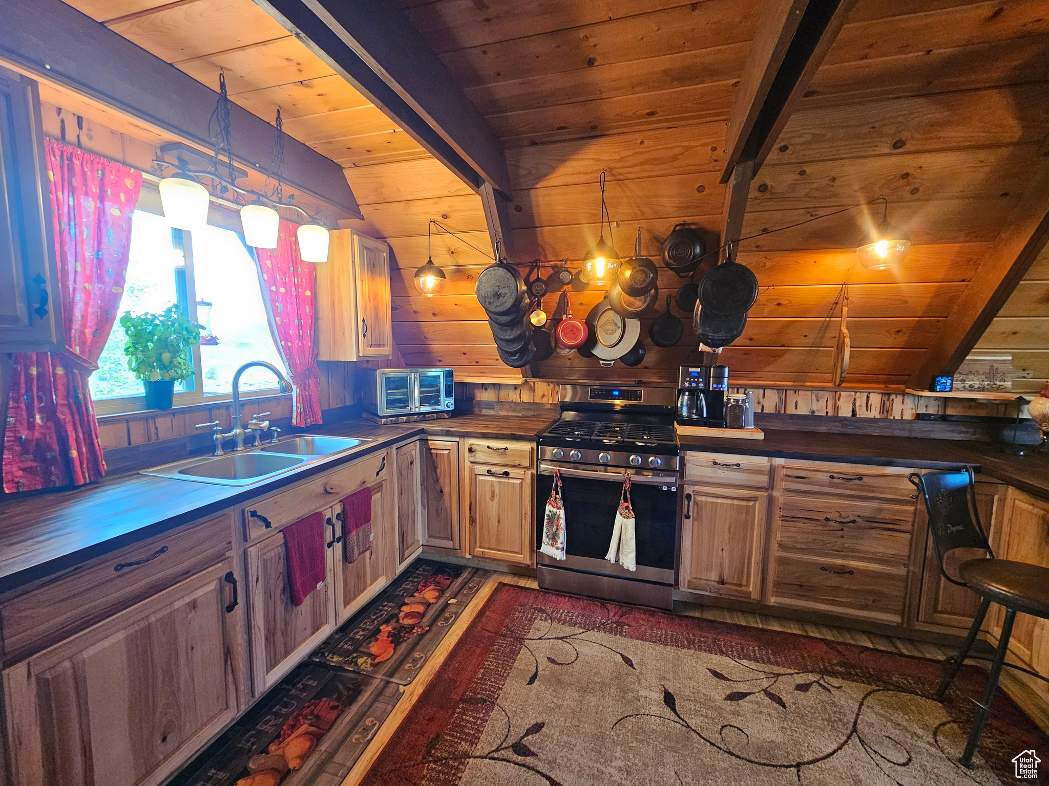 main property photo 16