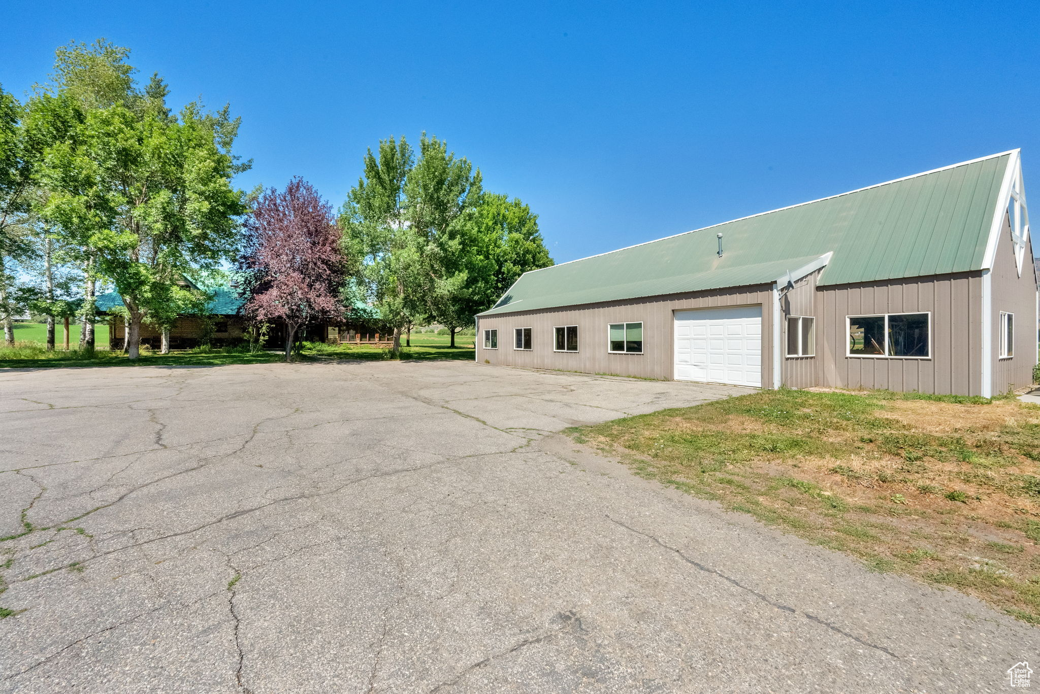 main property photo 32