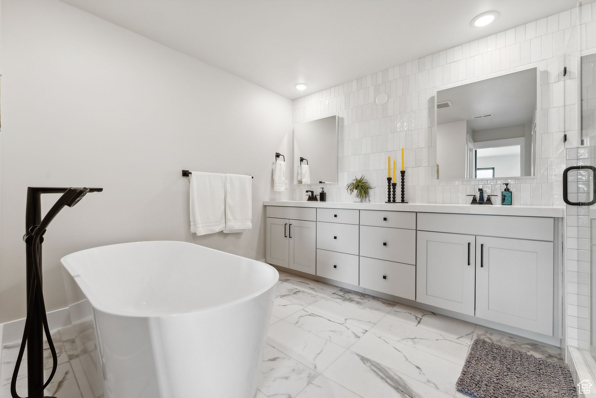 property viewer photo 18