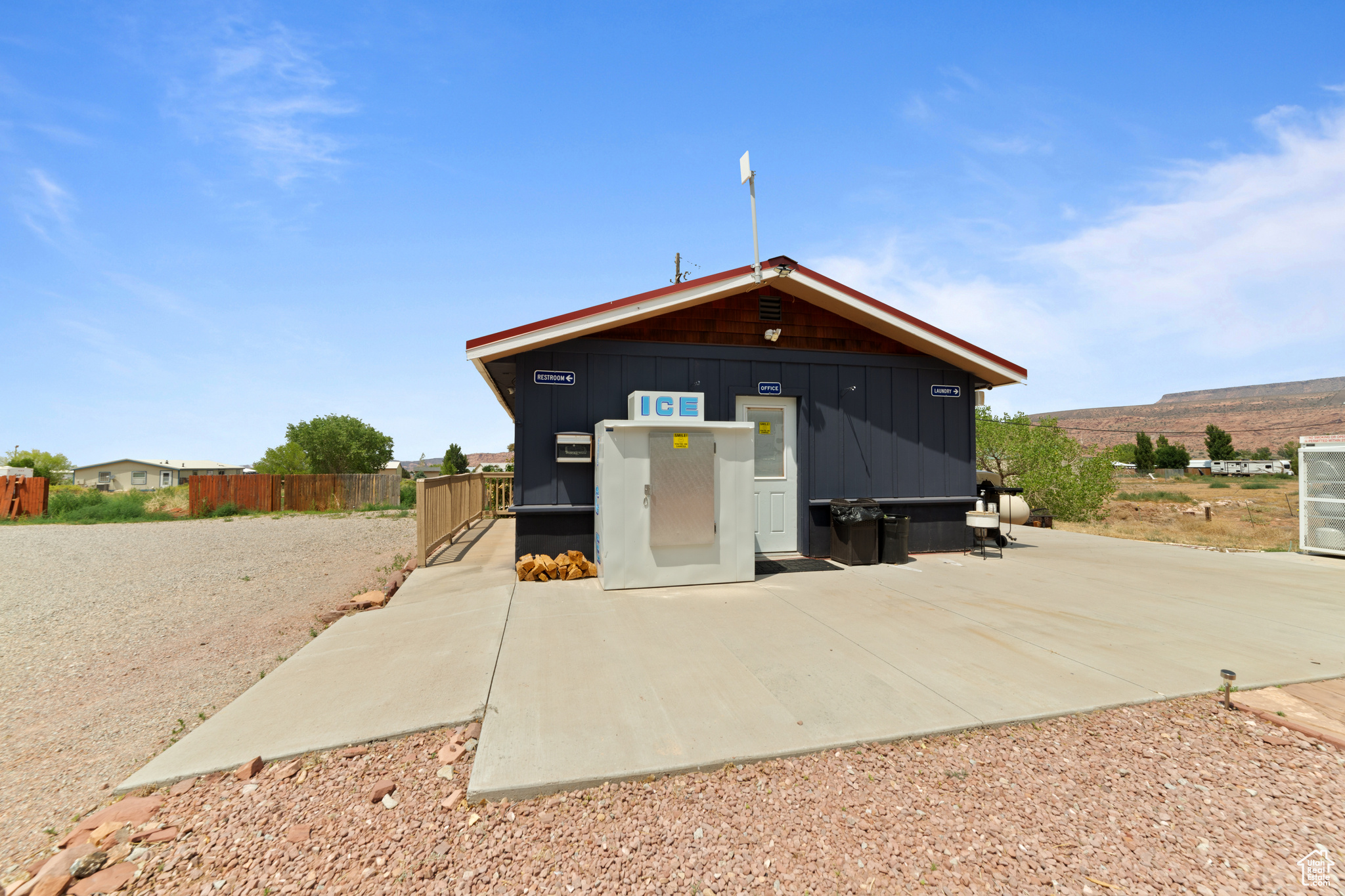main property photo 10