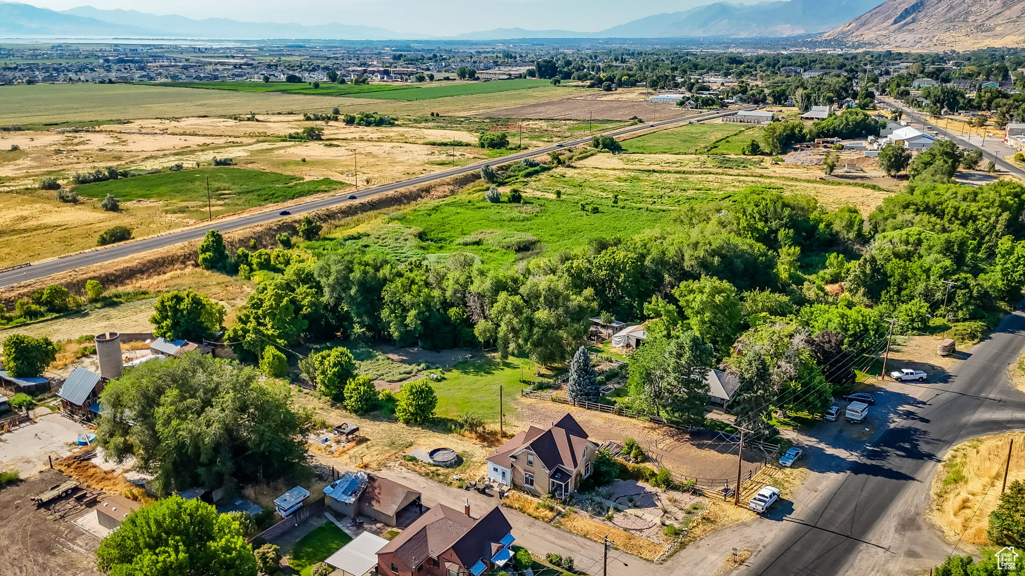 main property photo 37