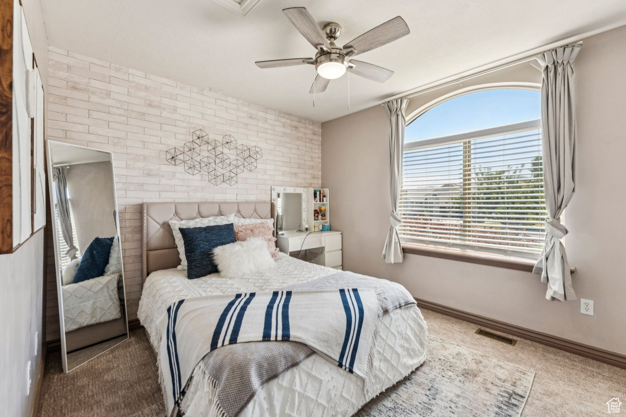 property viewer photo 23