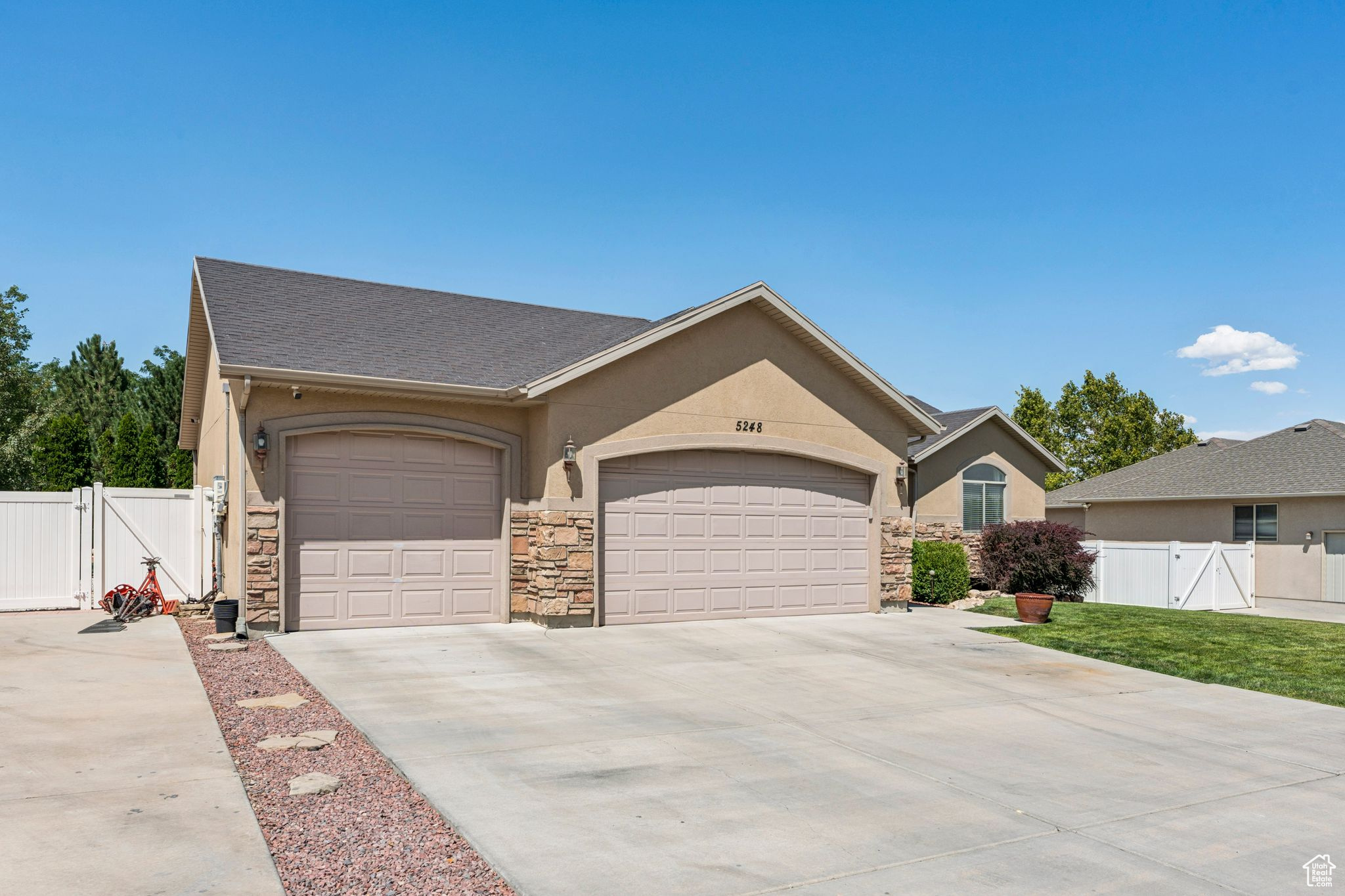 property viewer photo 47