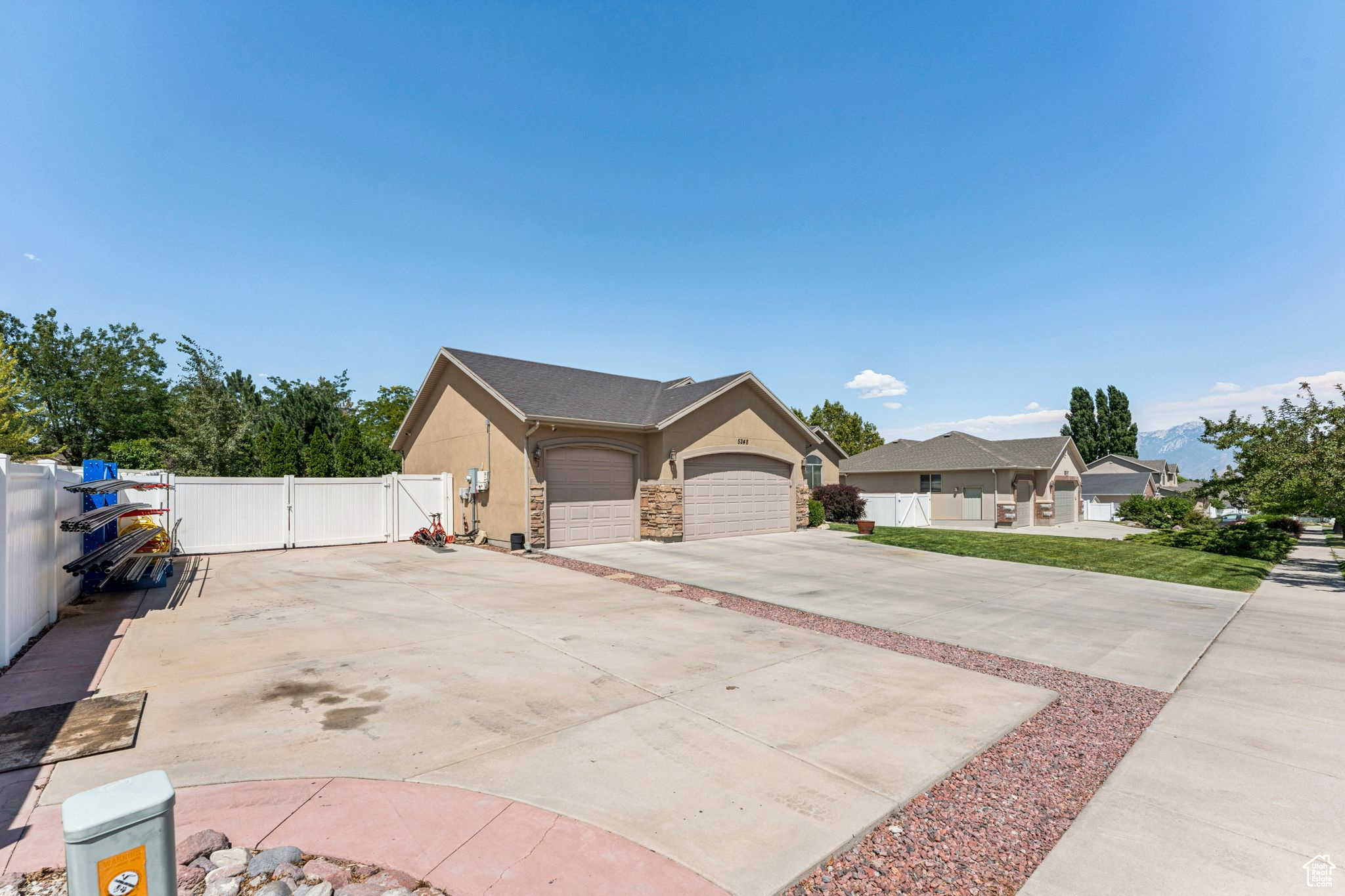 property viewer photo 48
