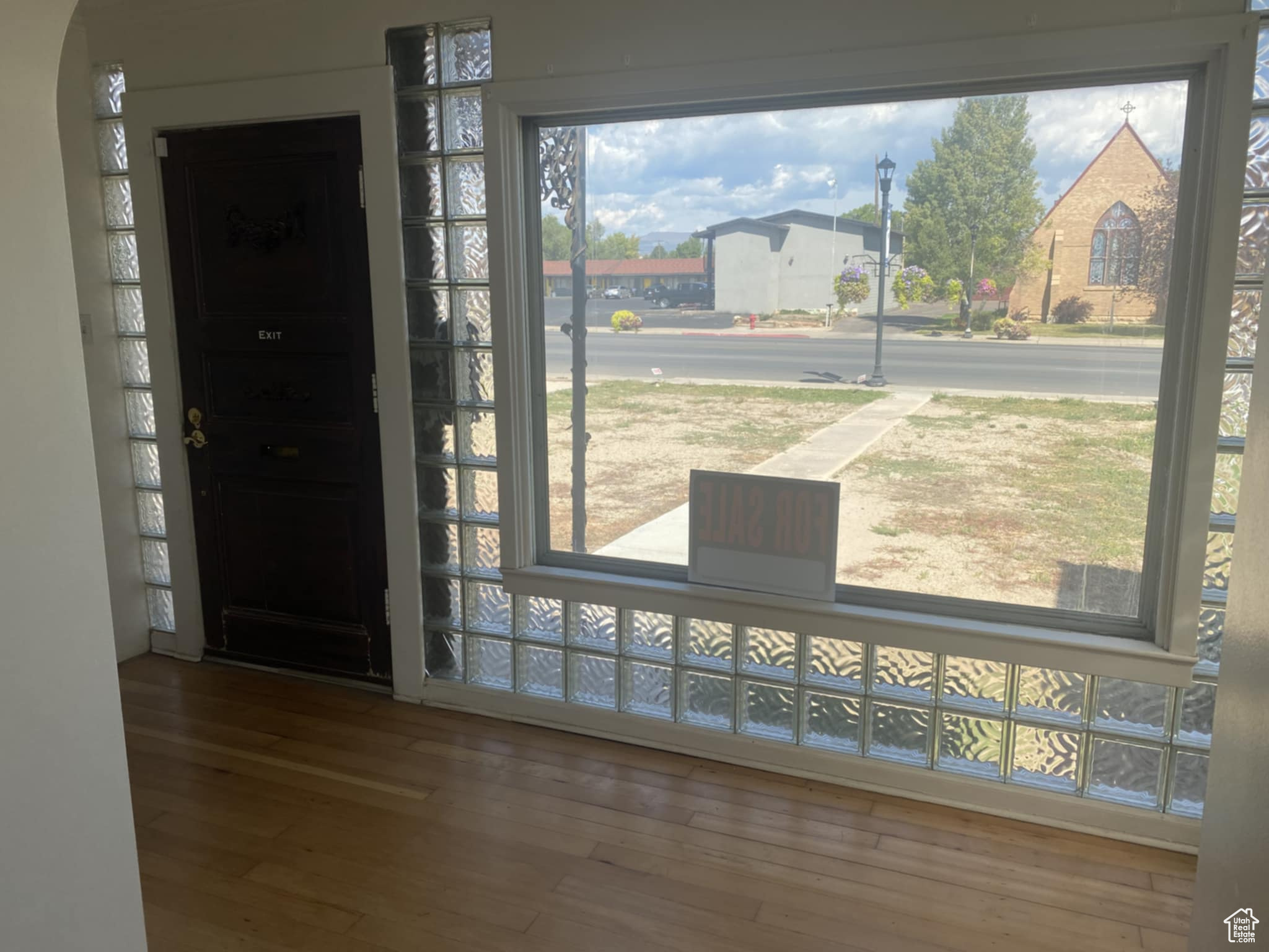 main property photo 11