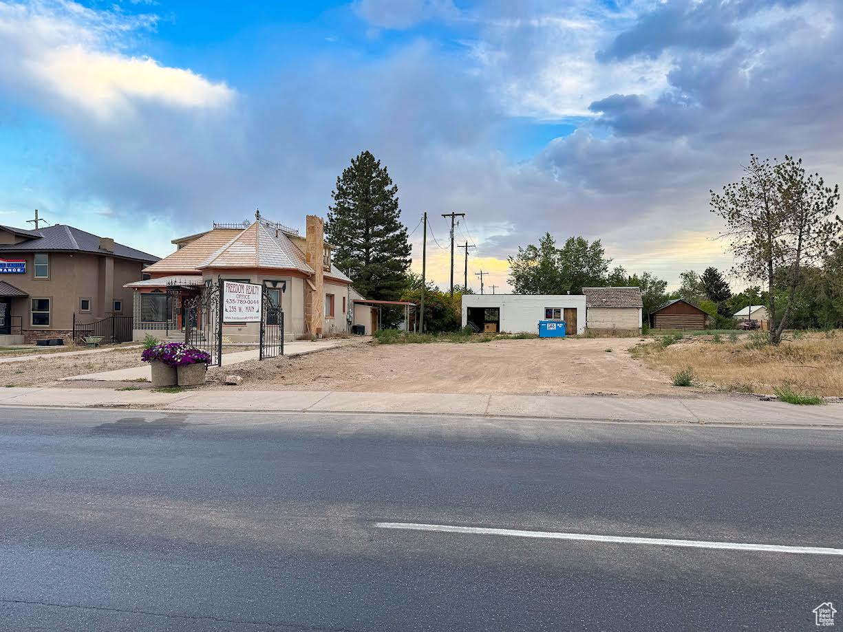 main property photo 30