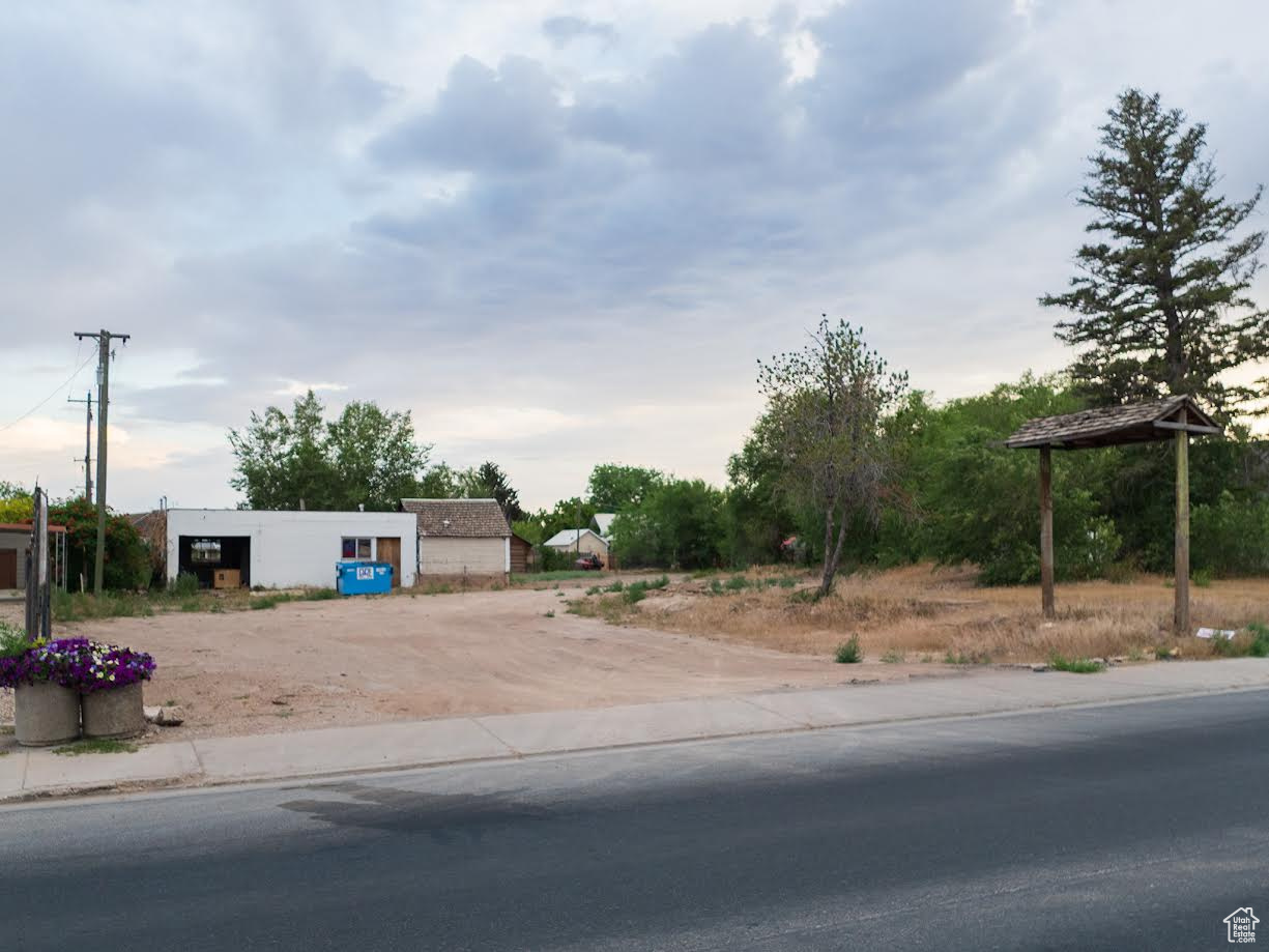 main property photo 31