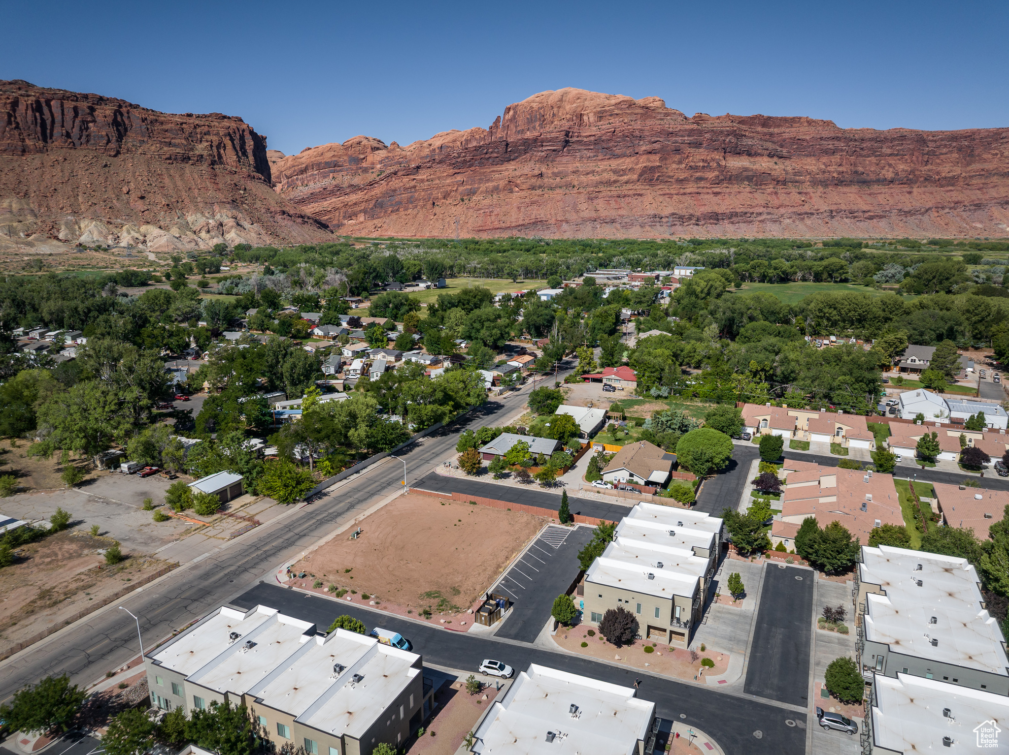 main property photo 17