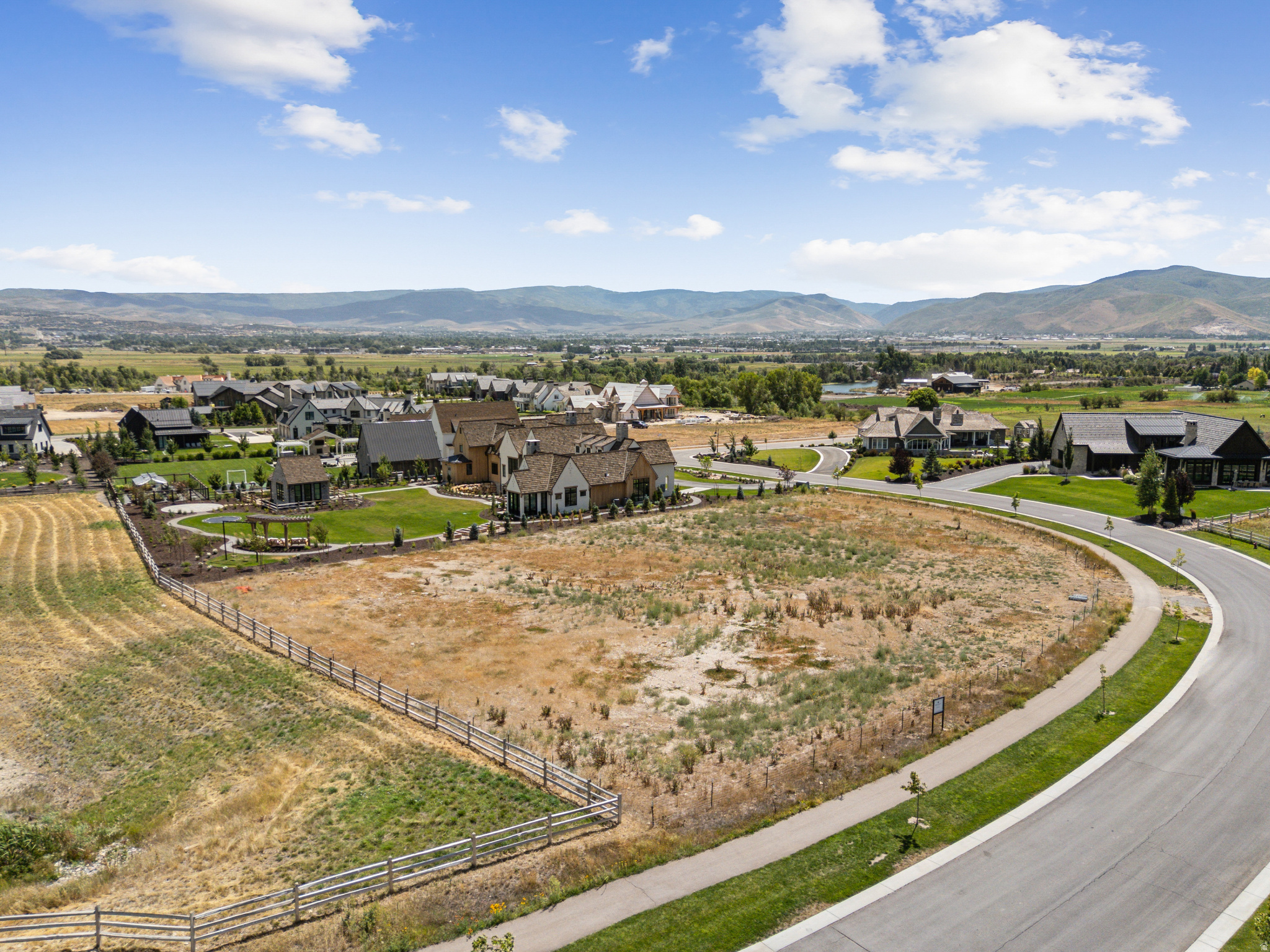 main property photo 31