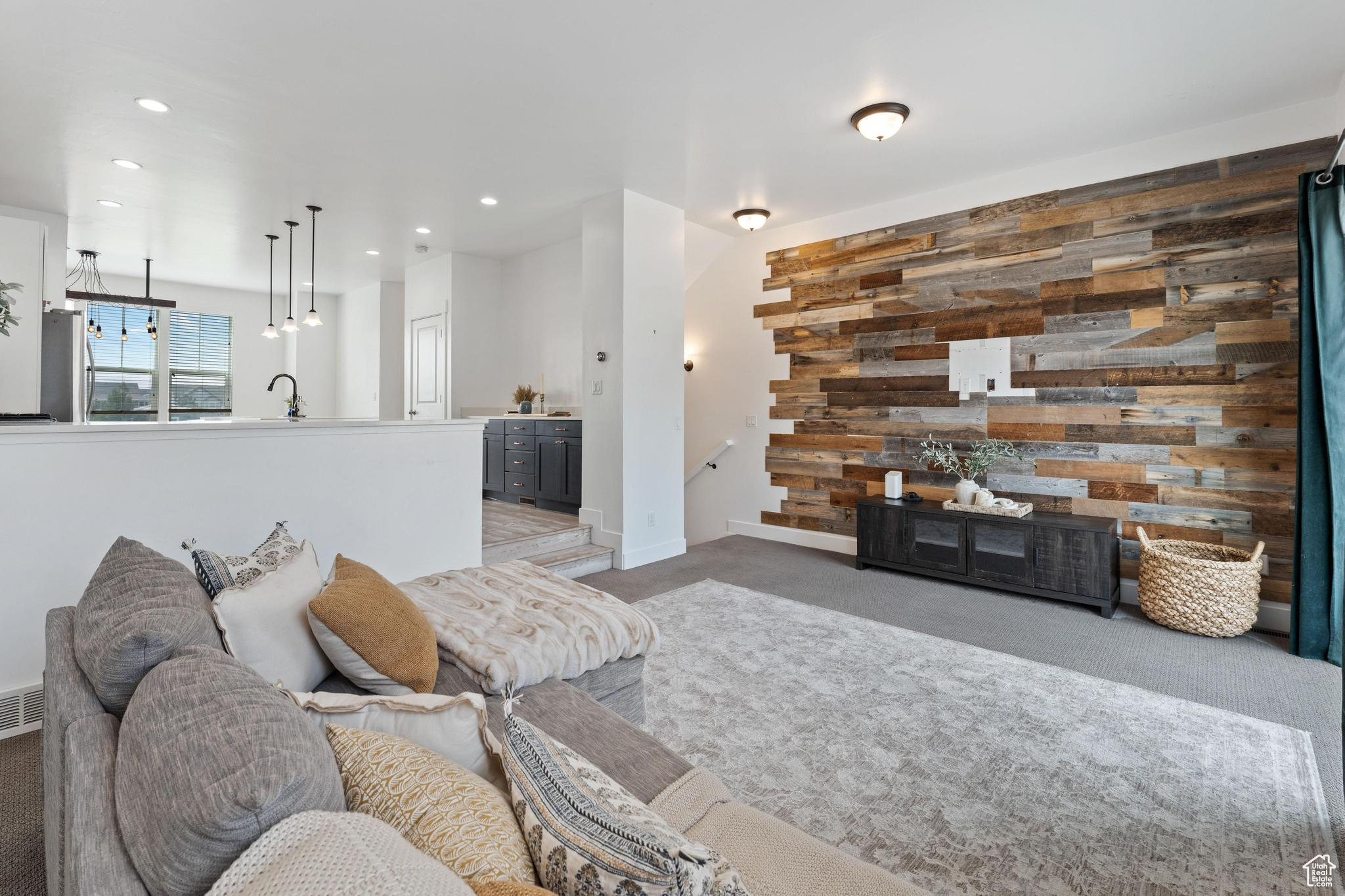 property viewer photo 7
