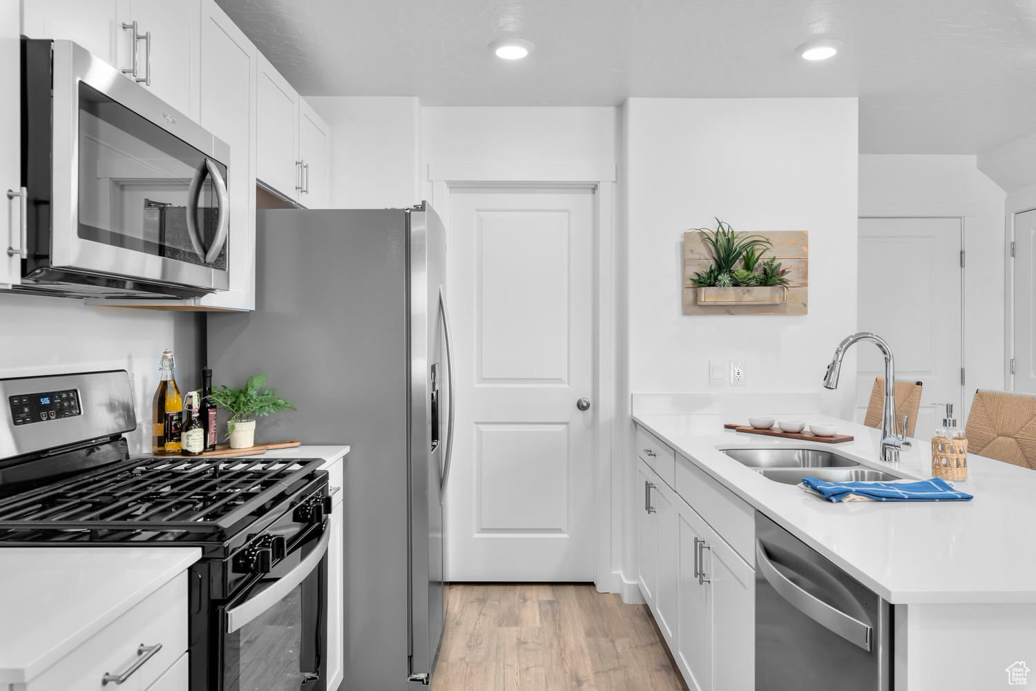 property viewer photo 4
