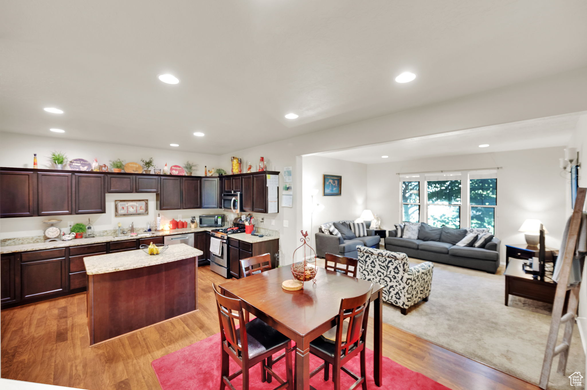 property viewer photo 9