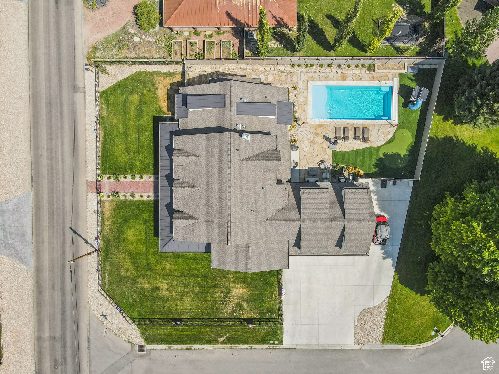main property photo 79