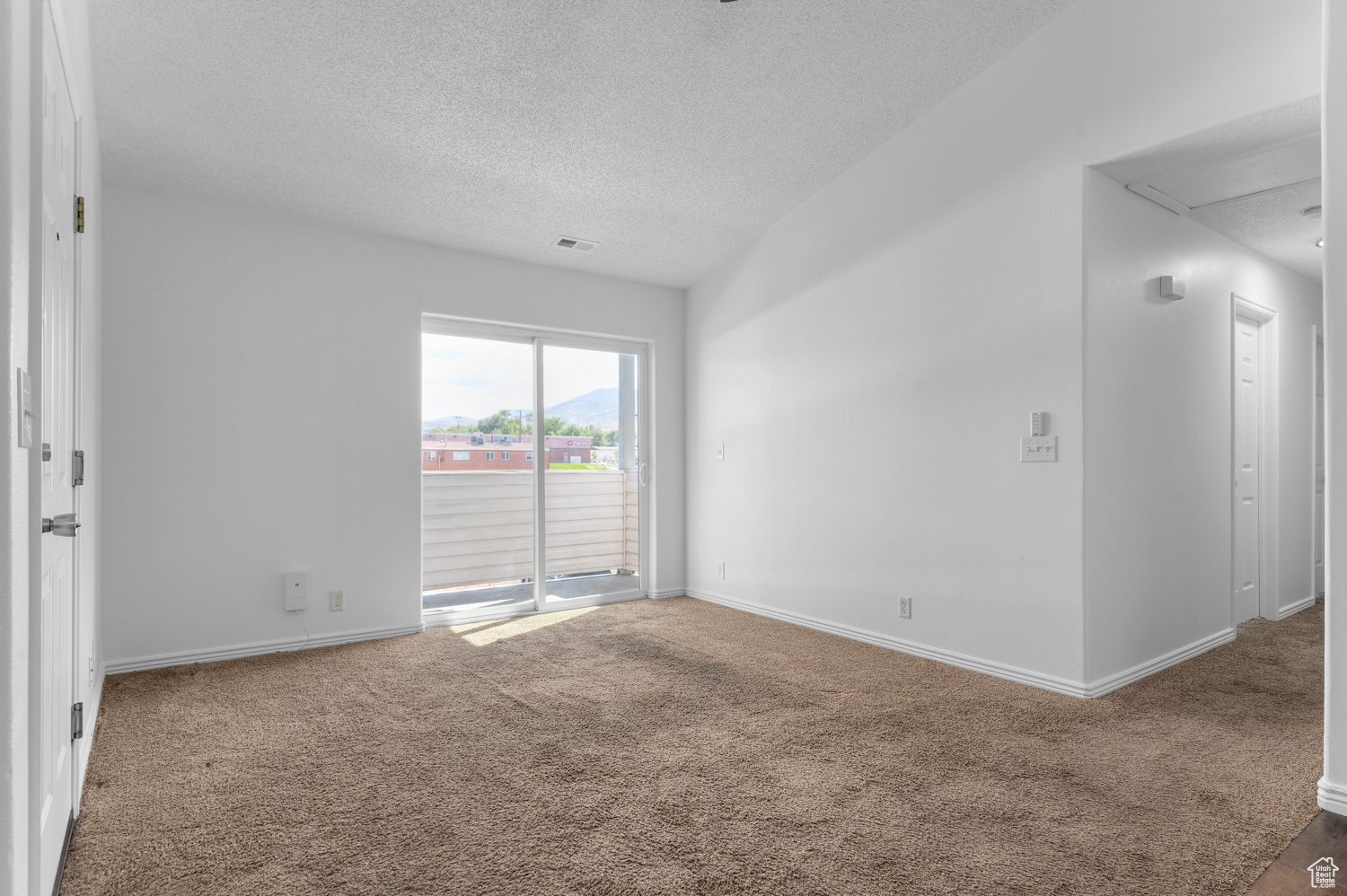 property viewer photo 3