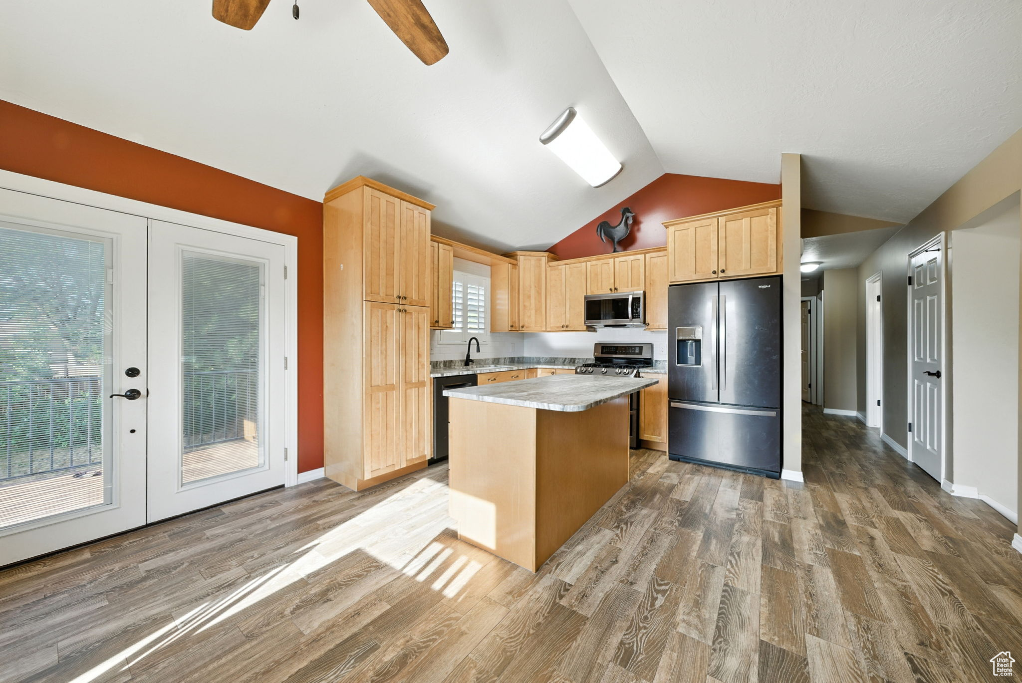 main property photo 7