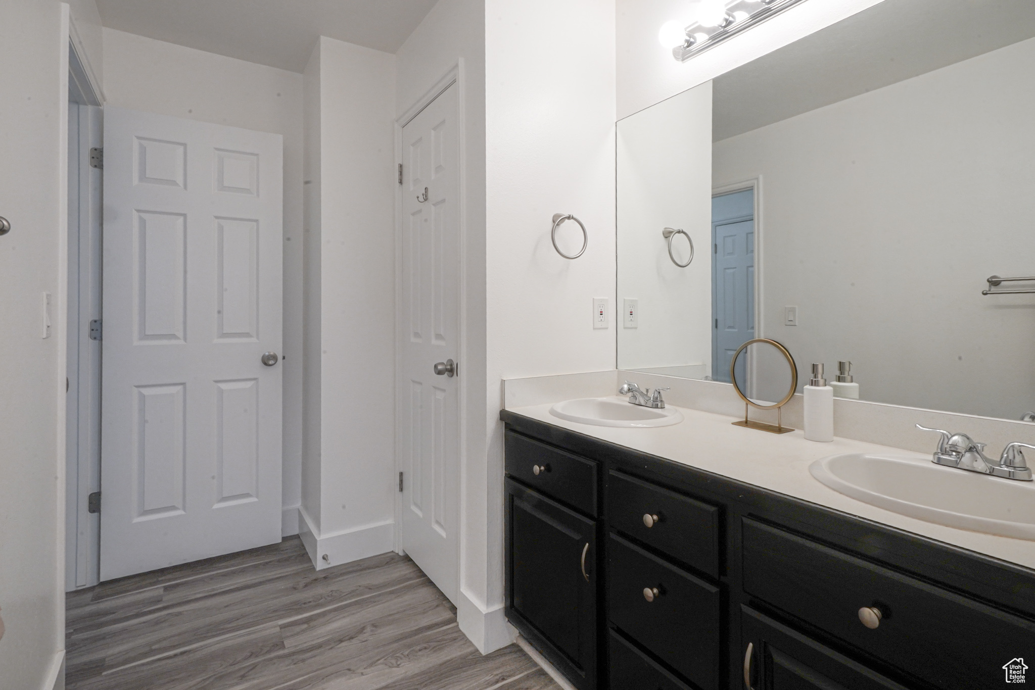property viewer photo 11