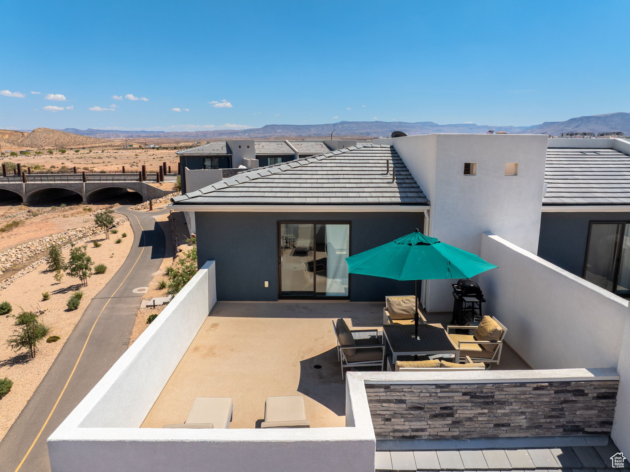 main property photo 30