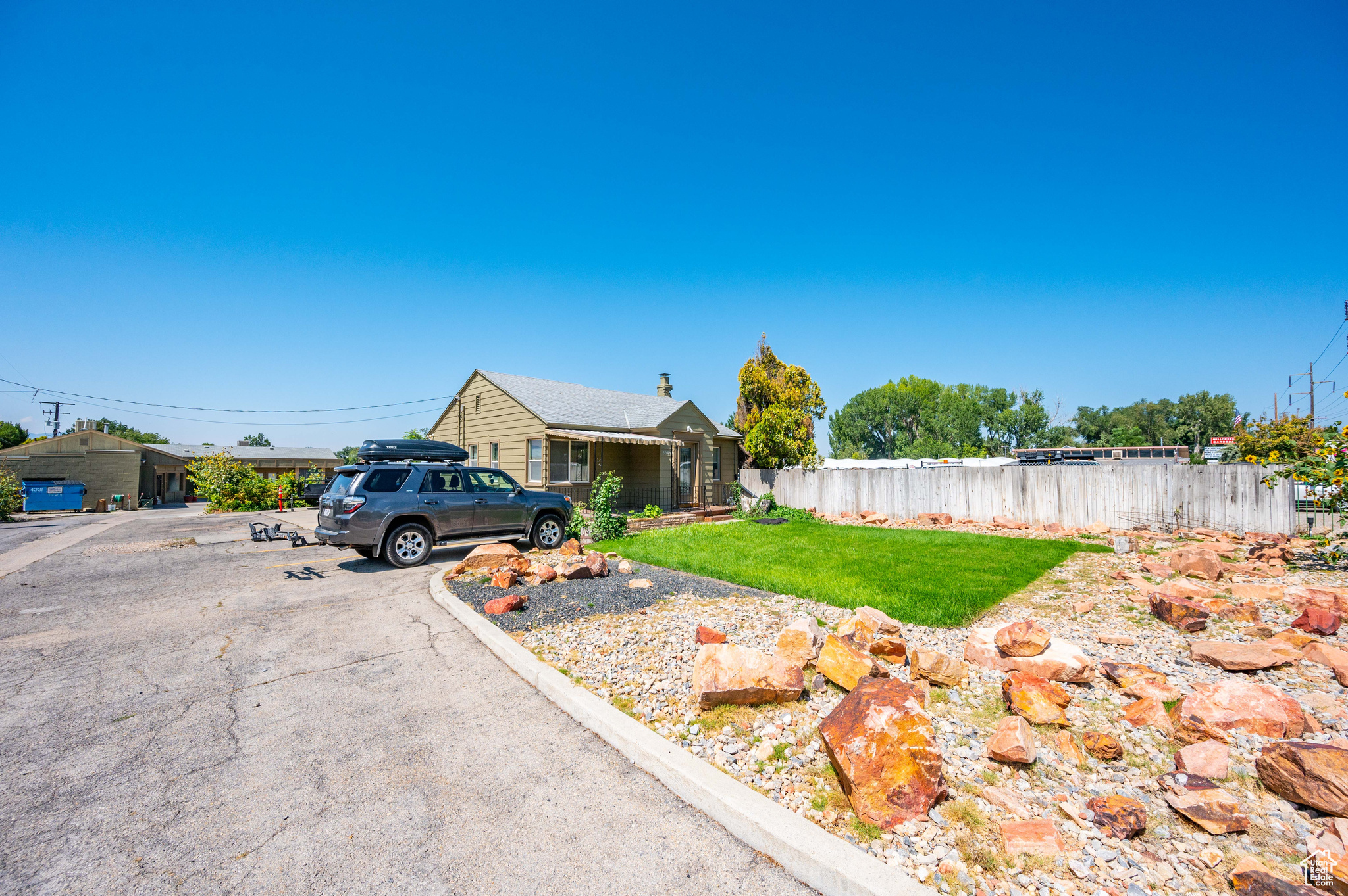 main property photo 3