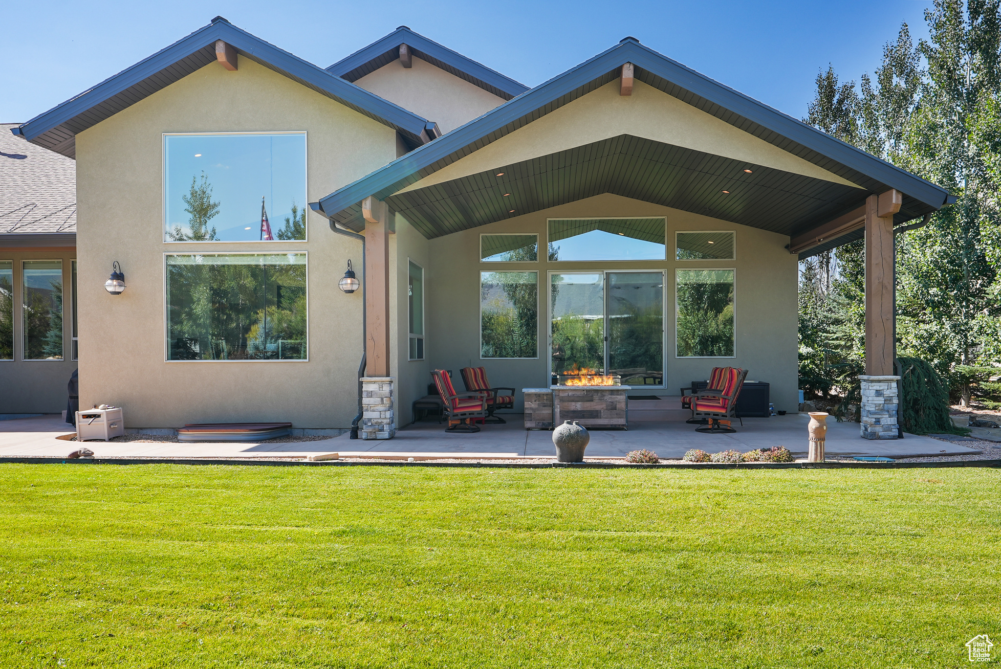 main property photo 40