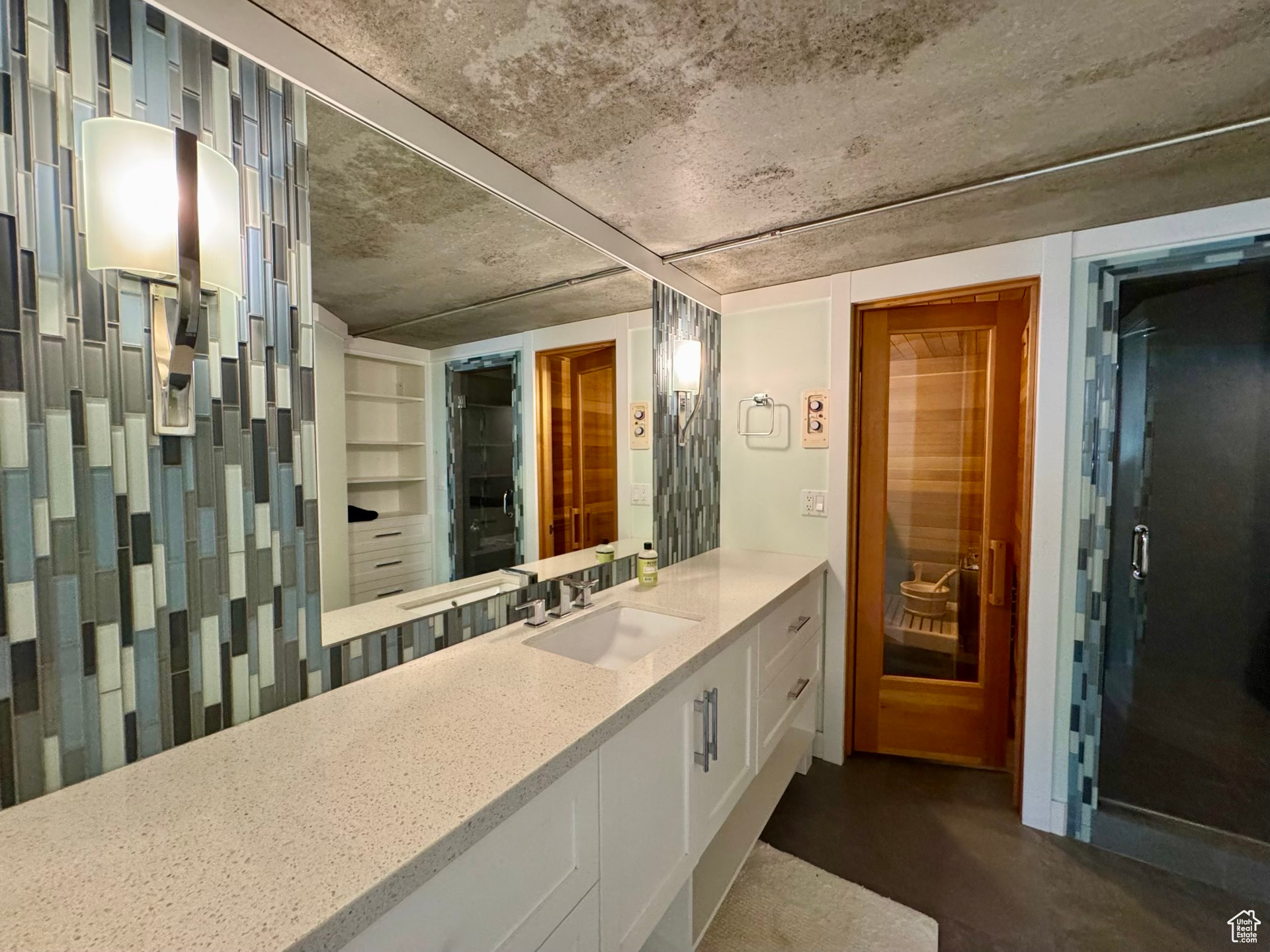 main property photo 75
