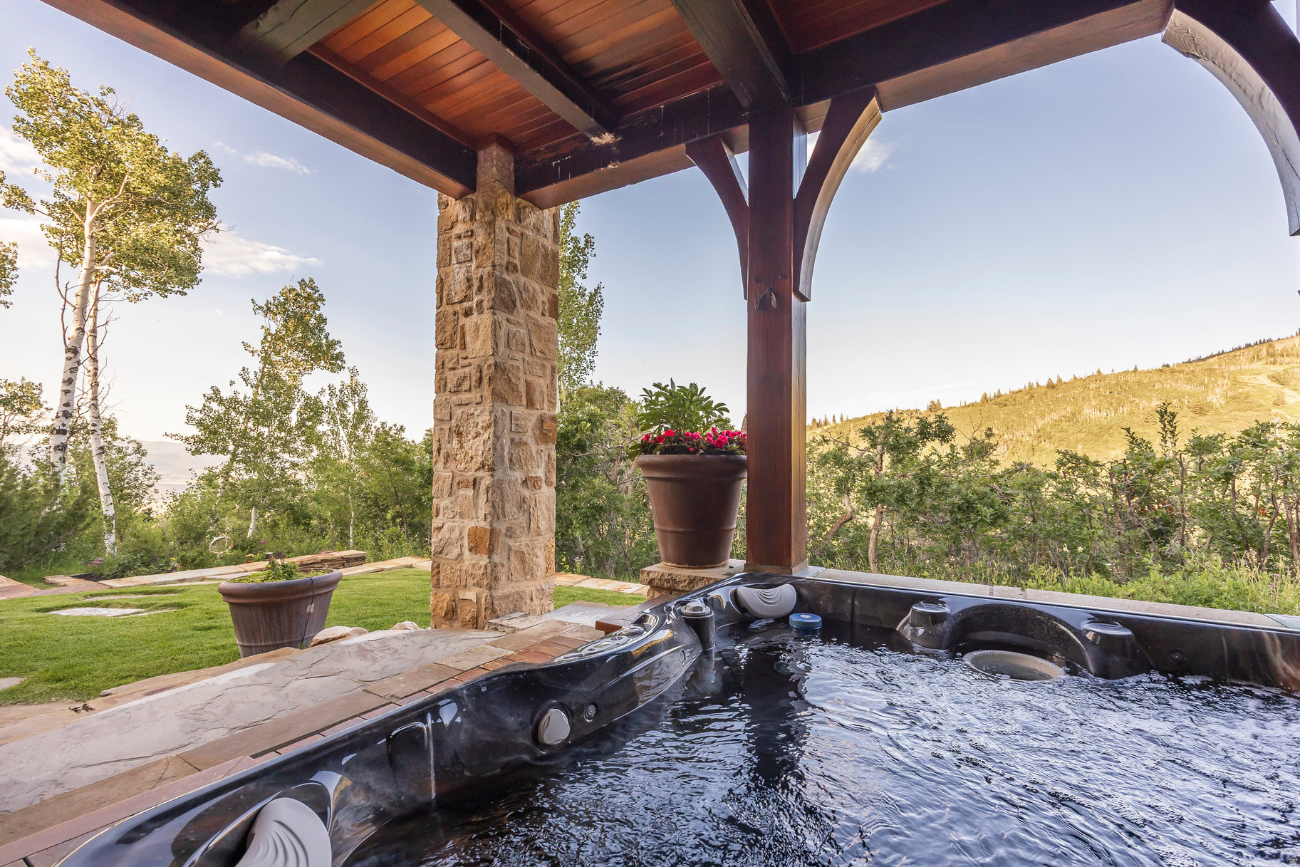 main property photo 40