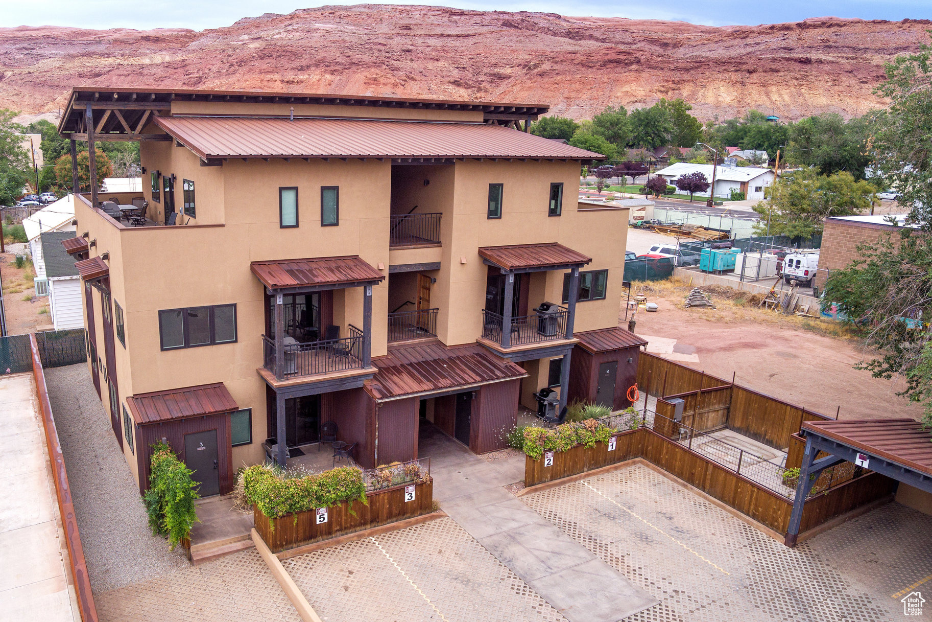 main property photo 30