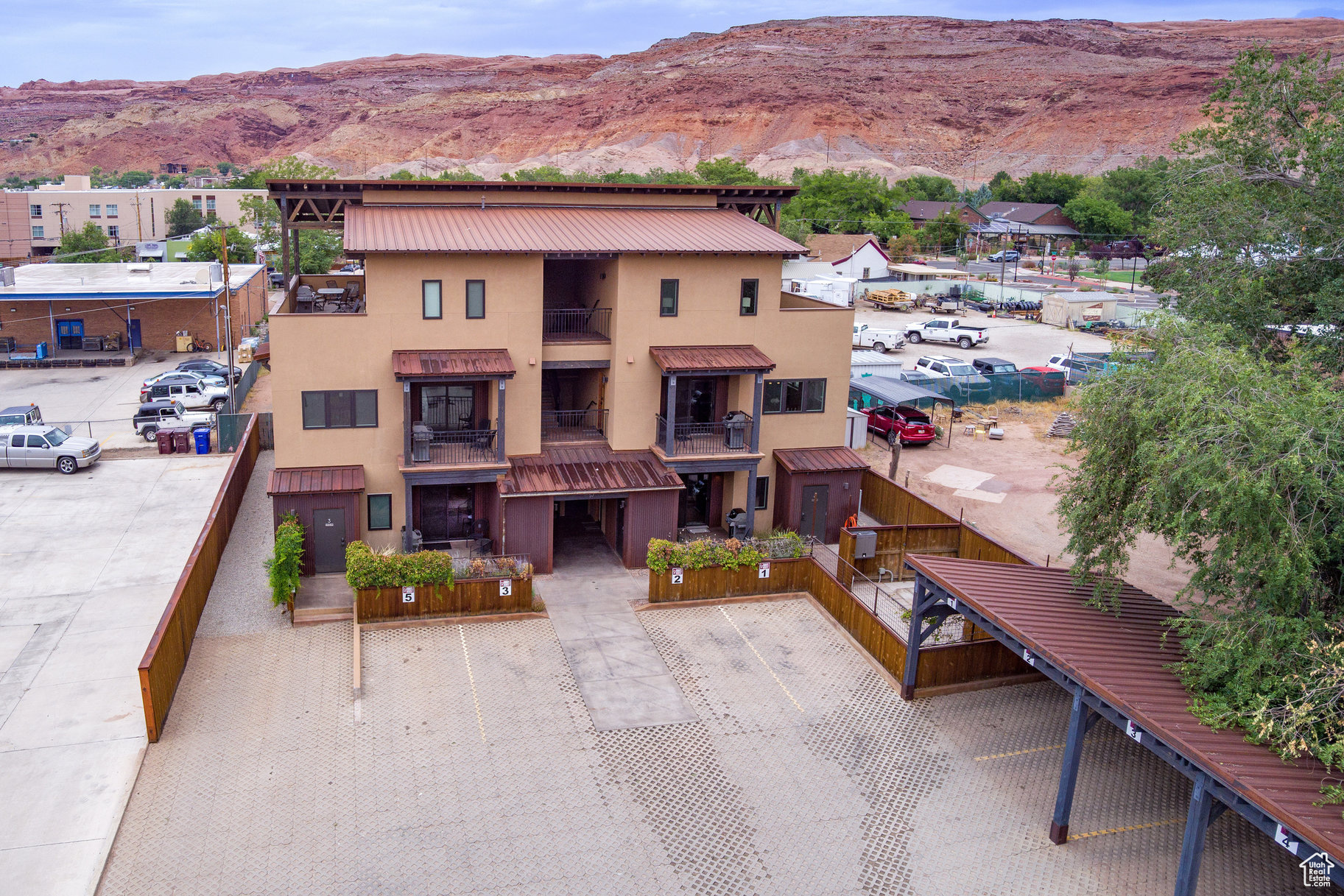 main property photo 27