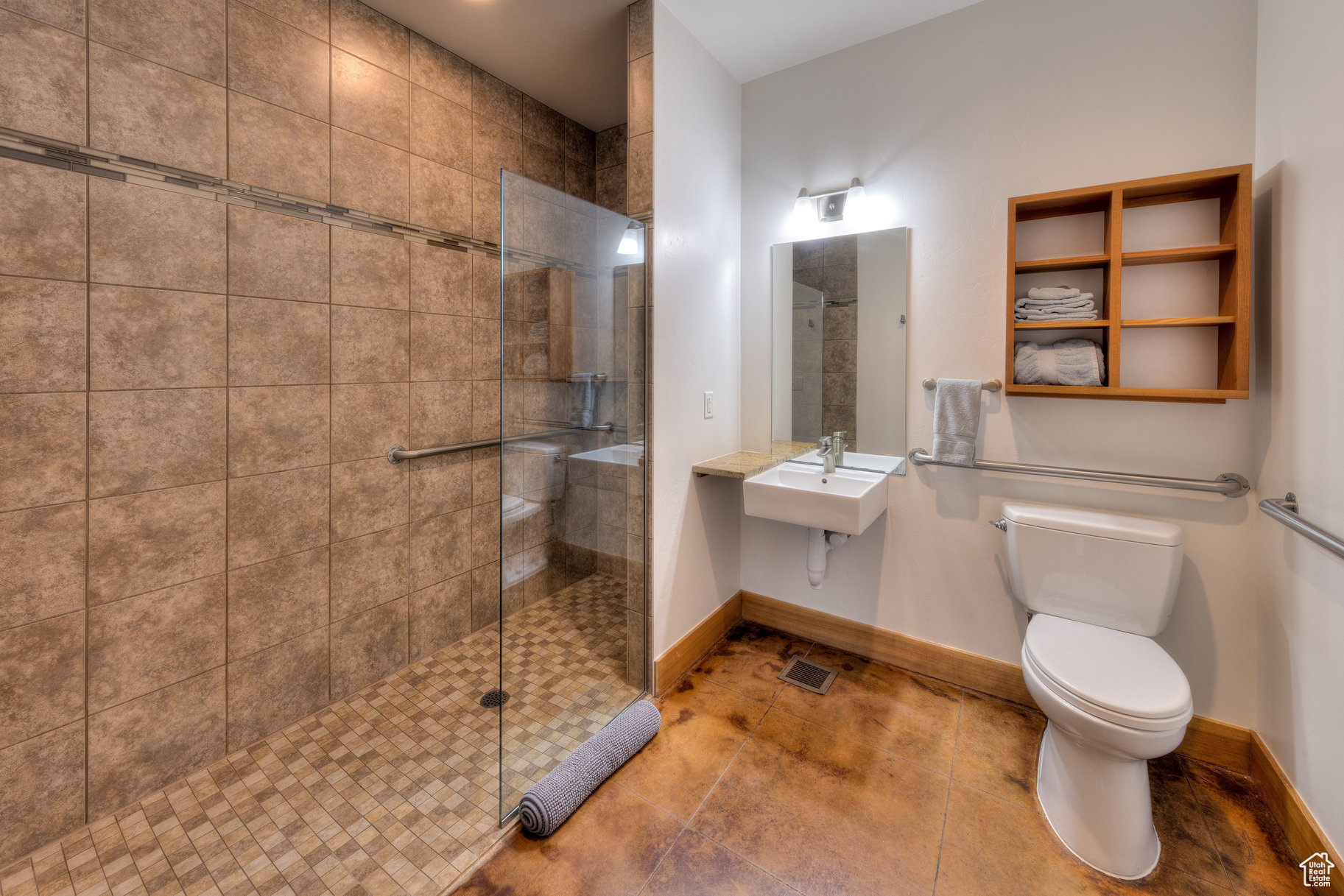 main property photo 8