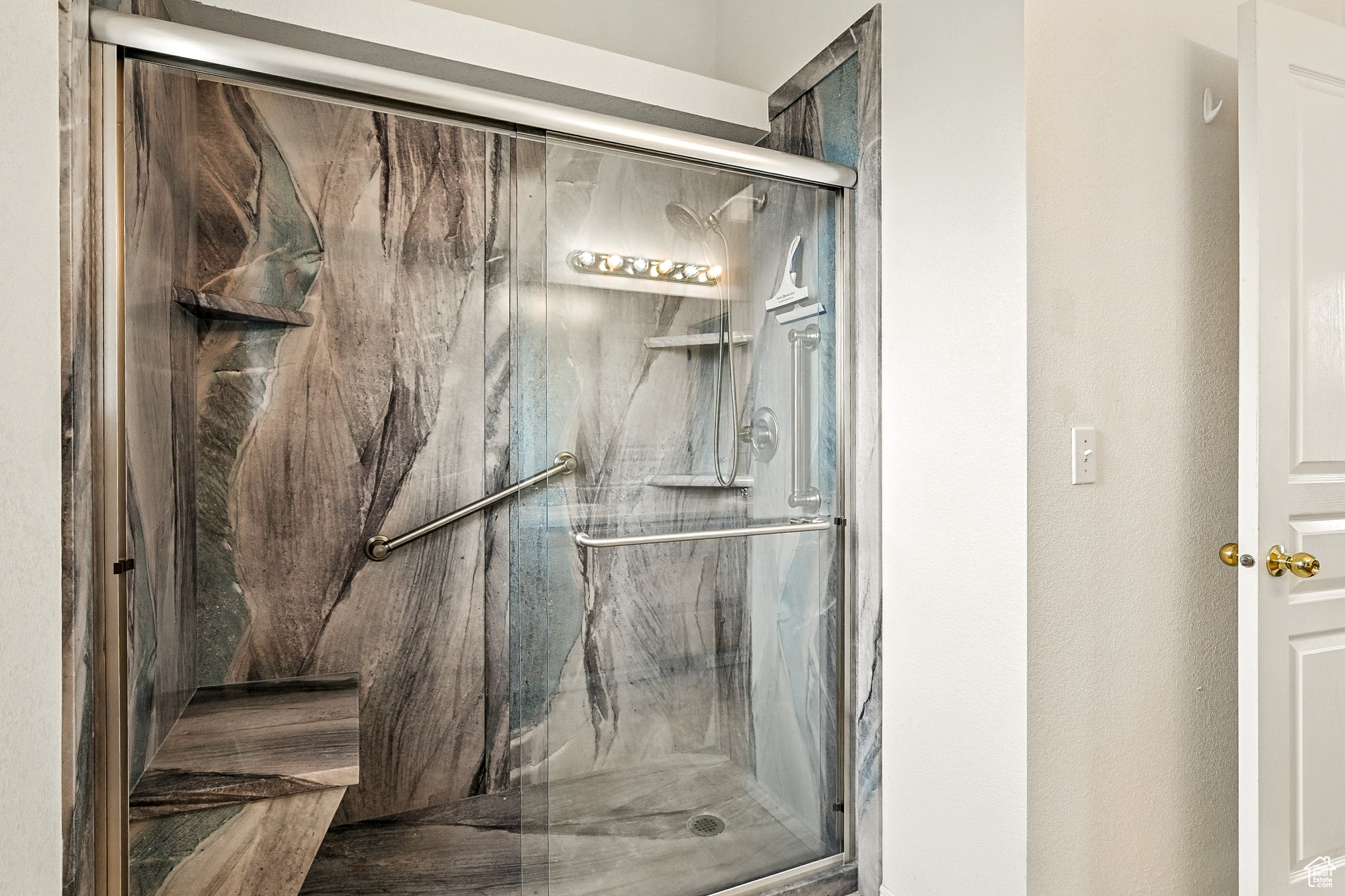 property viewer photo 20
